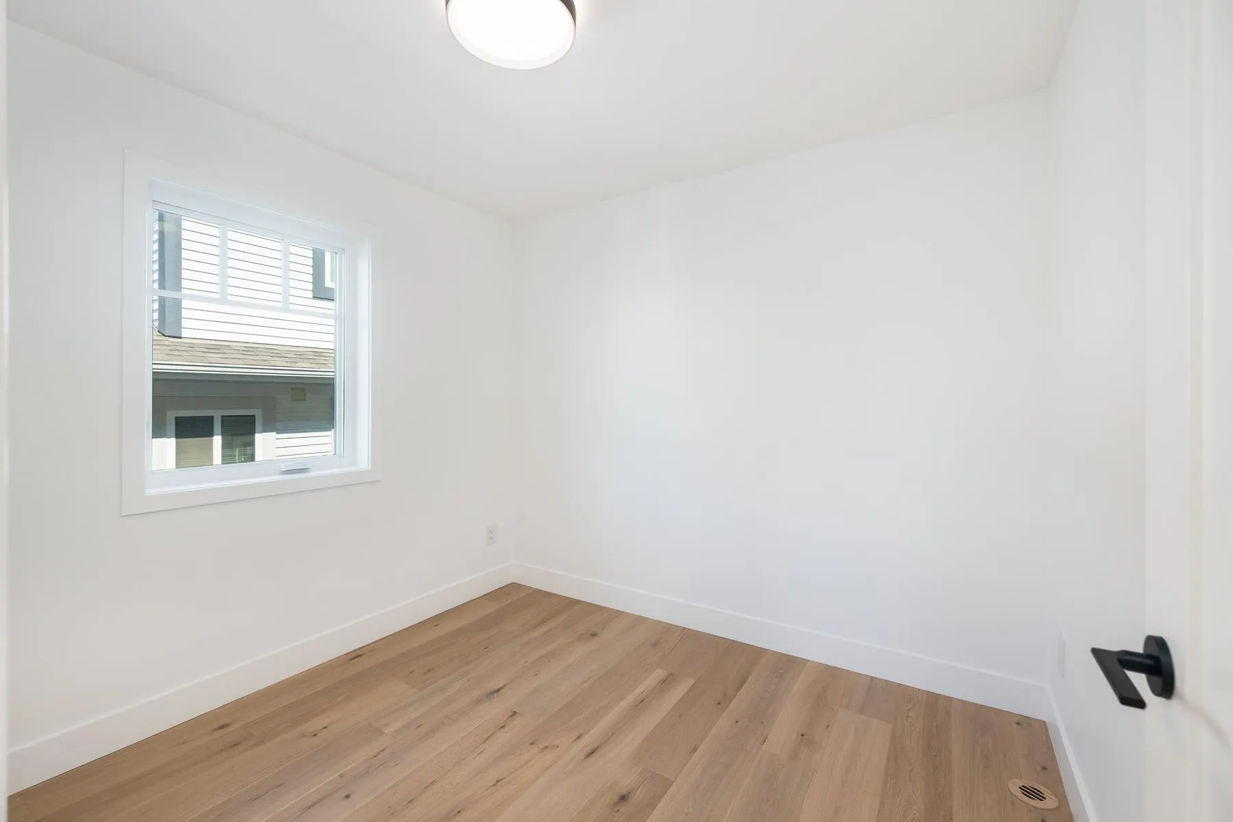 261 W 6th Street