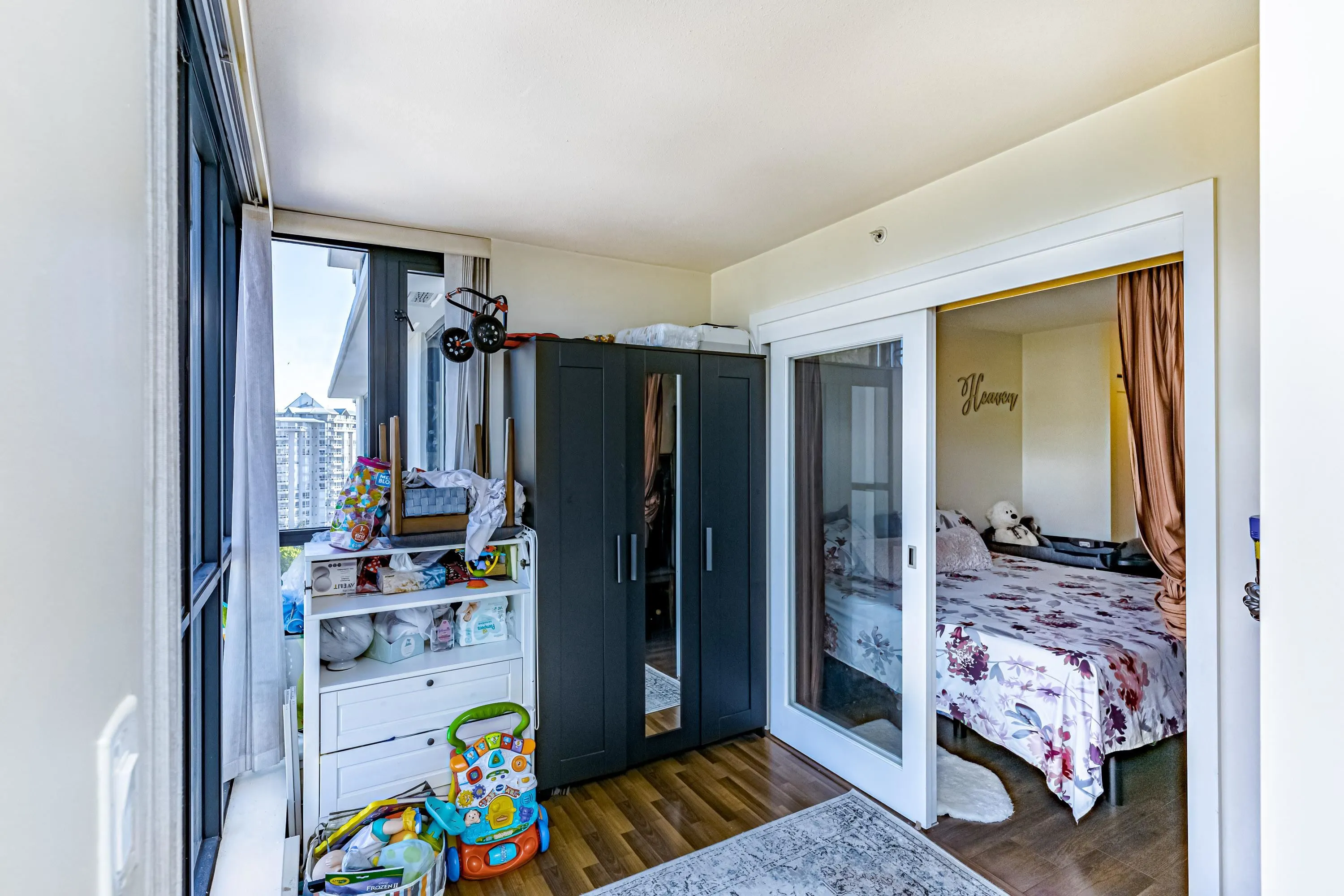 1508 1 Renaissance Square