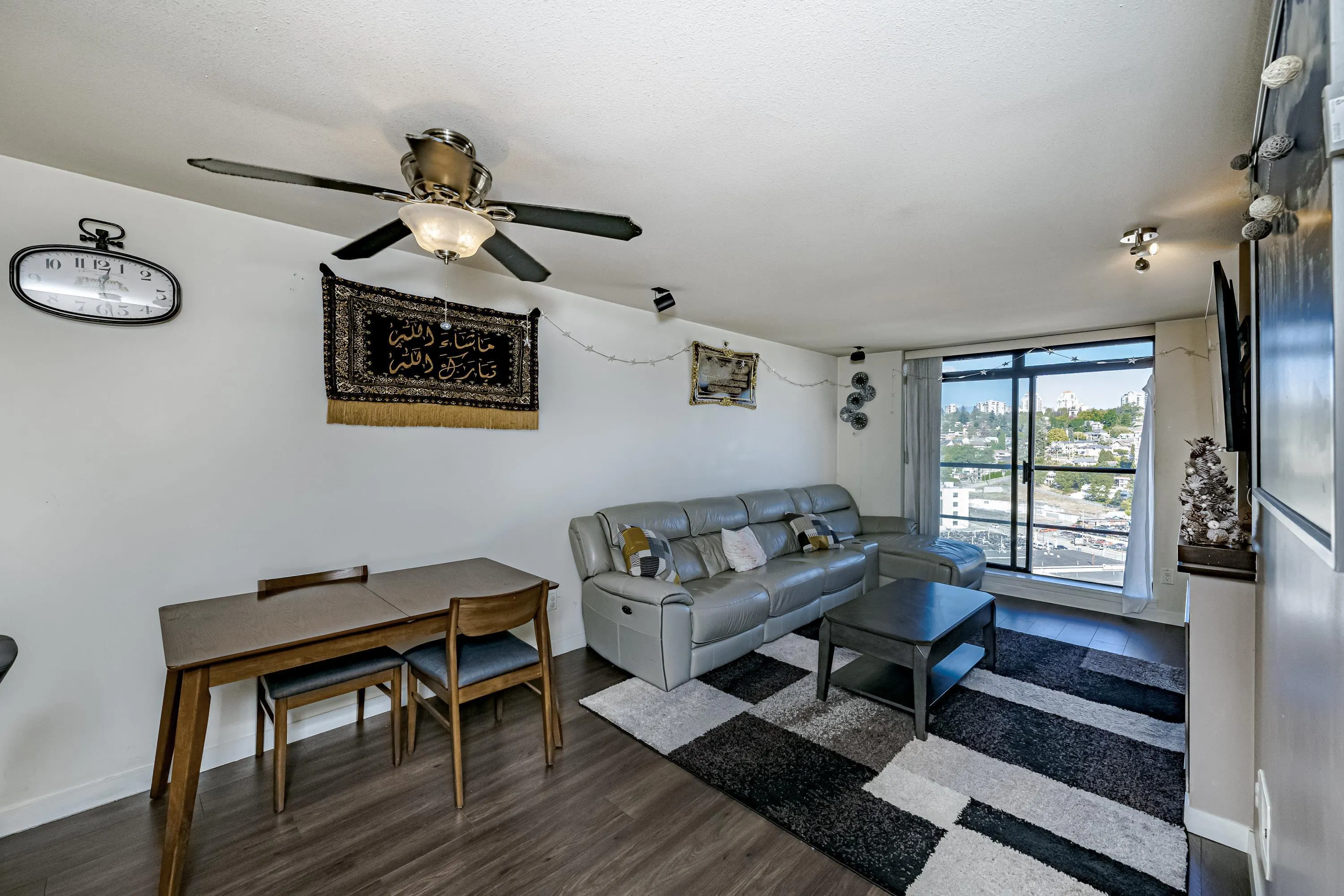 1508 1 Renaissance Square