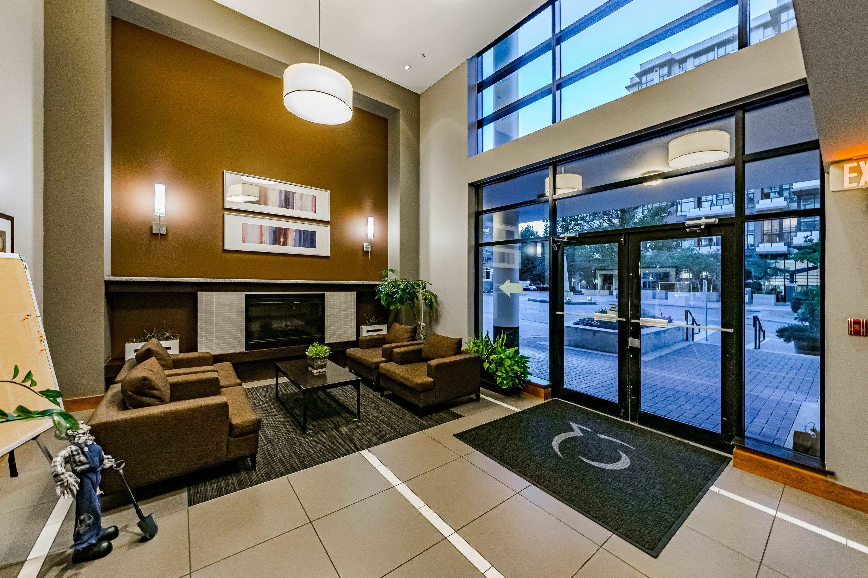 1508 1 Renaissance Square