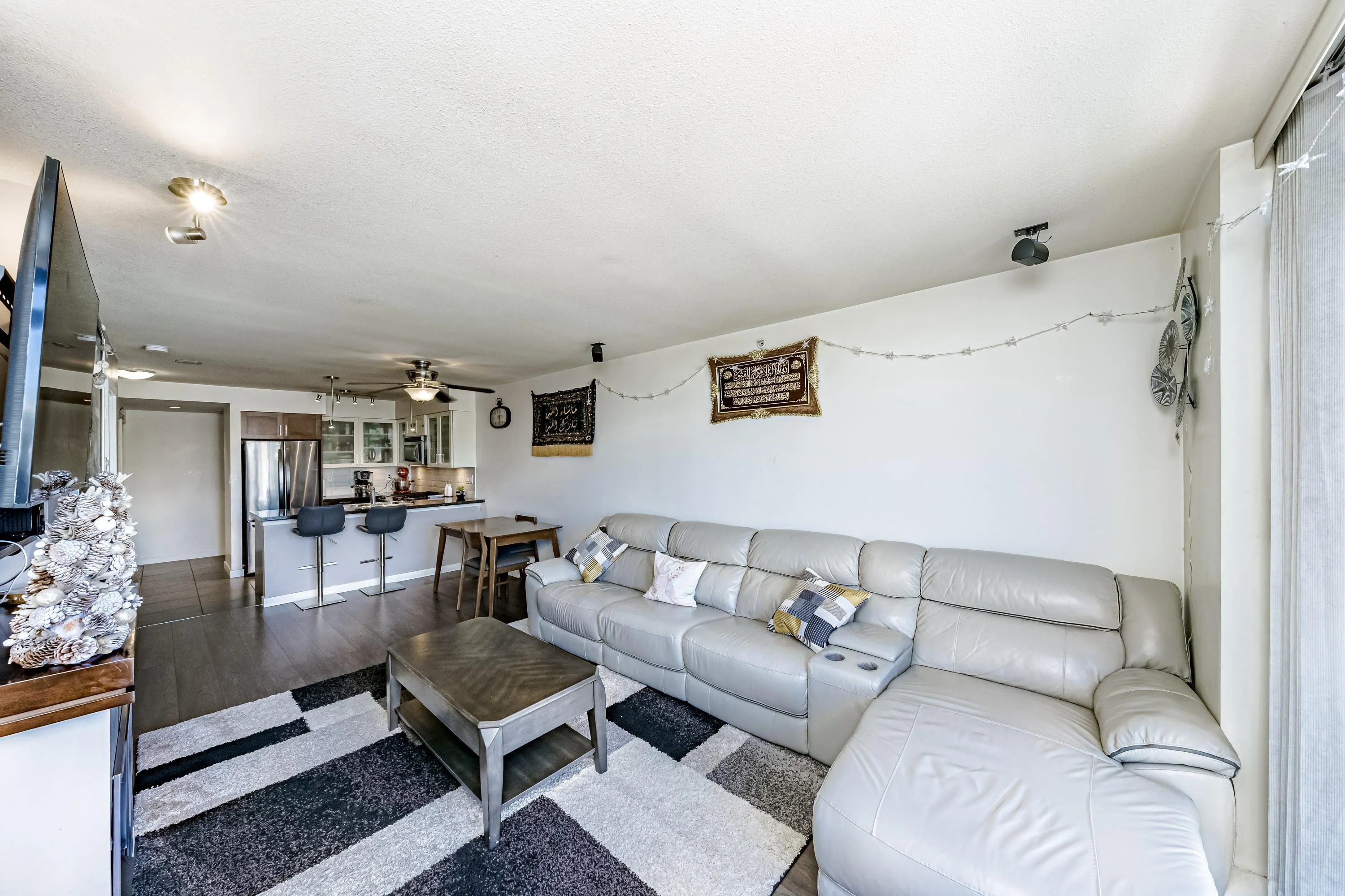 1508 1 Renaissance Square