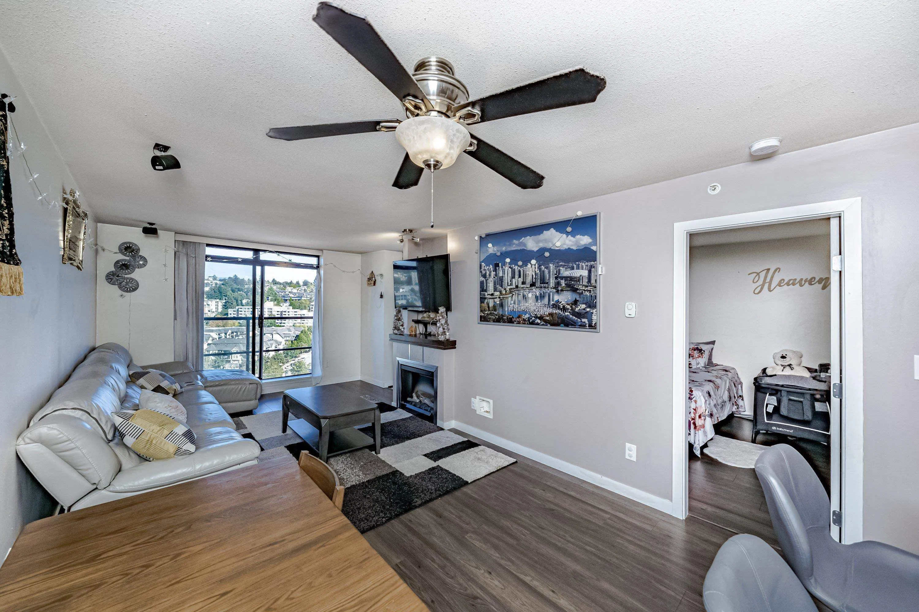 1508 1 Renaissance Square