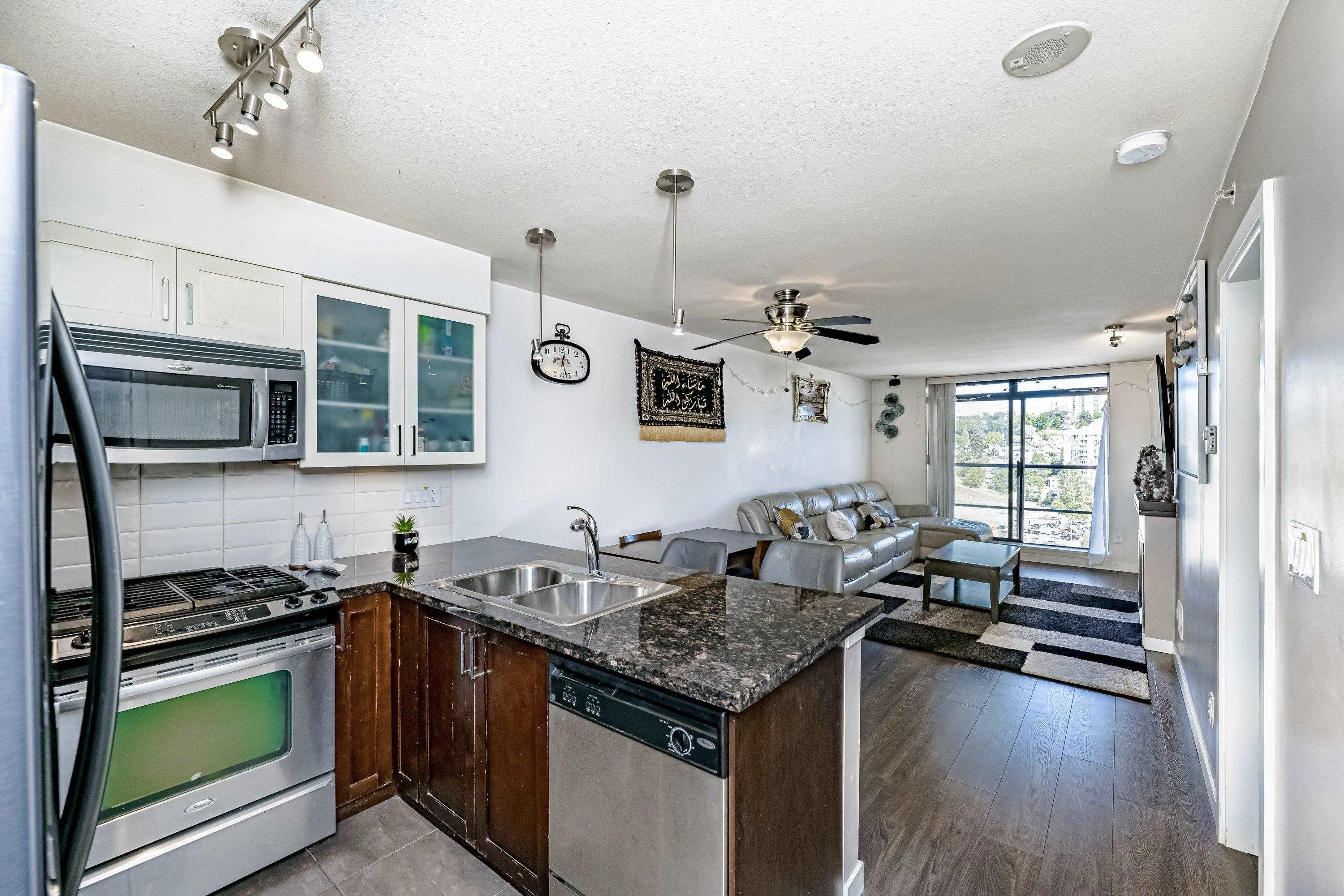 1508 1 Renaissance Square