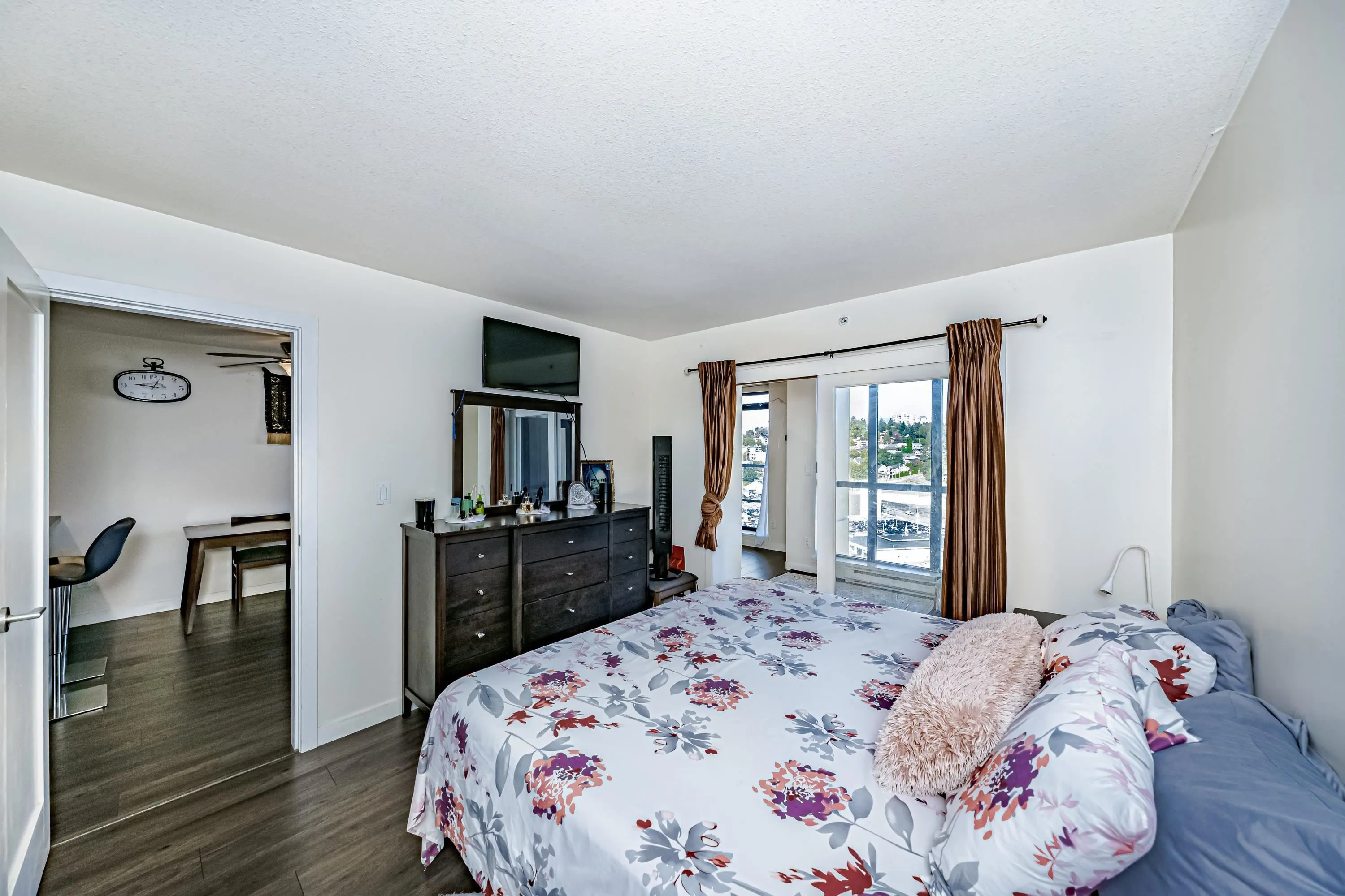 1508 1 Renaissance Square