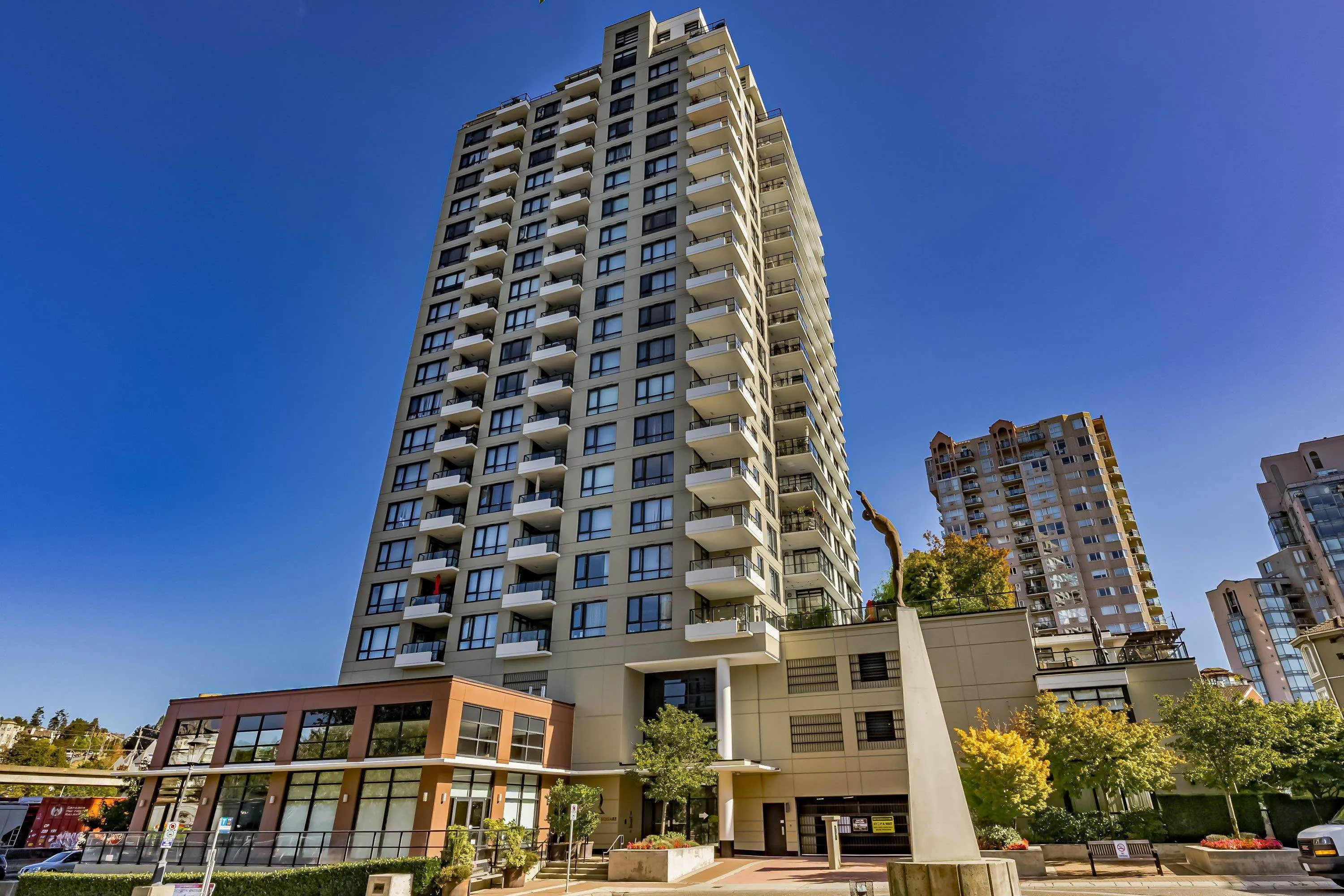1508 1 Renaissance Square
