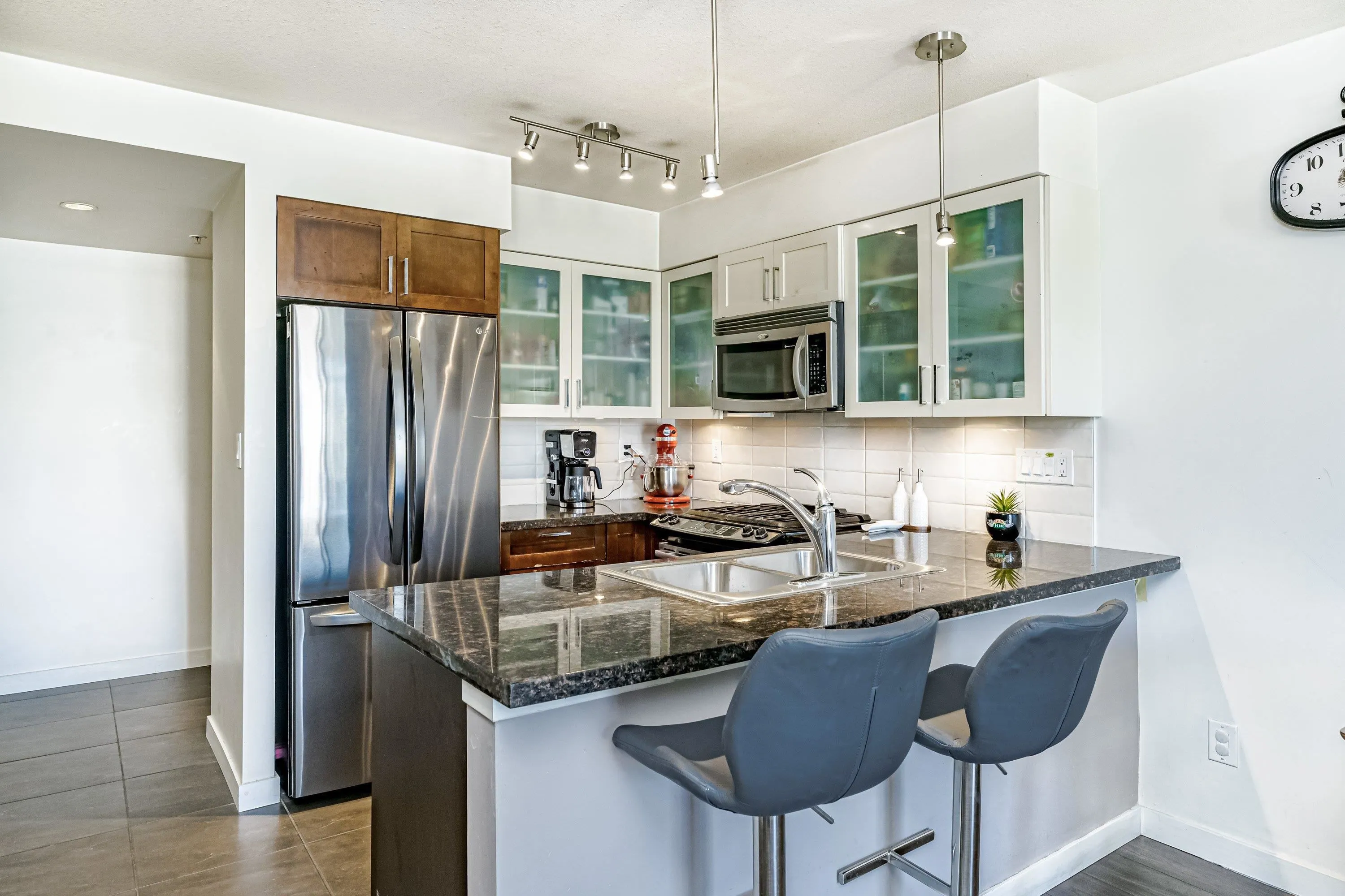 1508 1 Renaissance Square