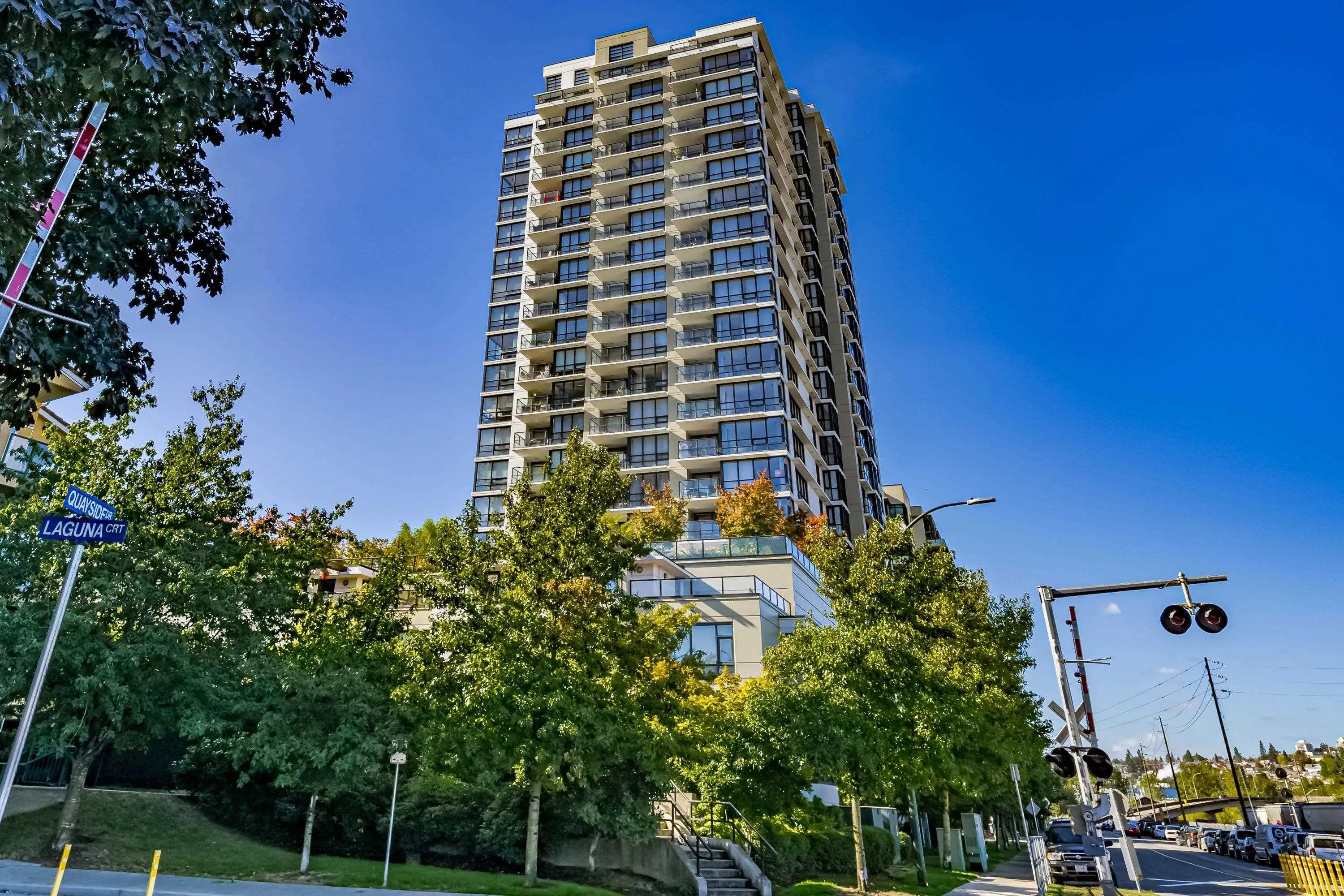 1508 1 Renaissance Square