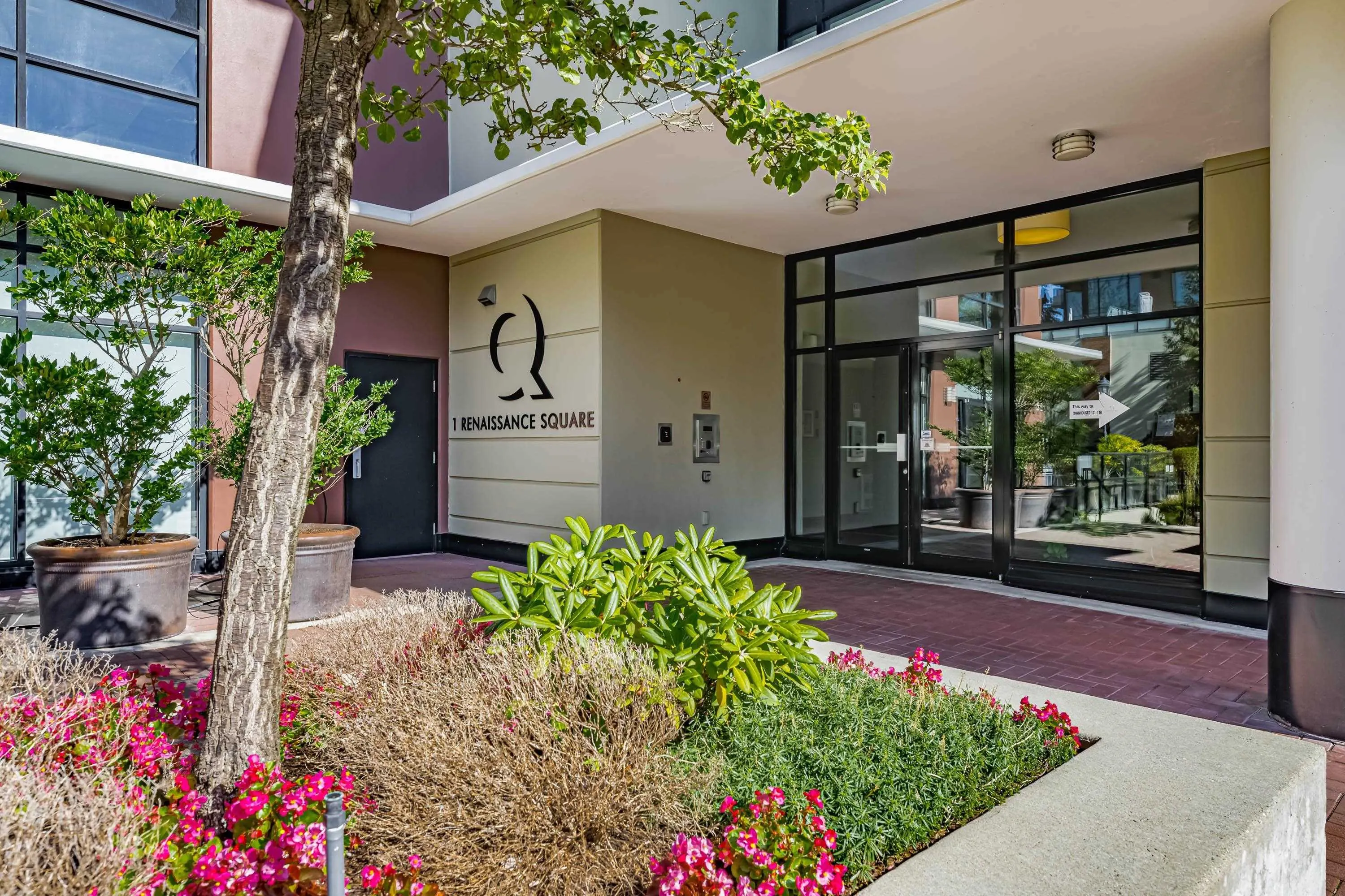 1508 1 Renaissance Square