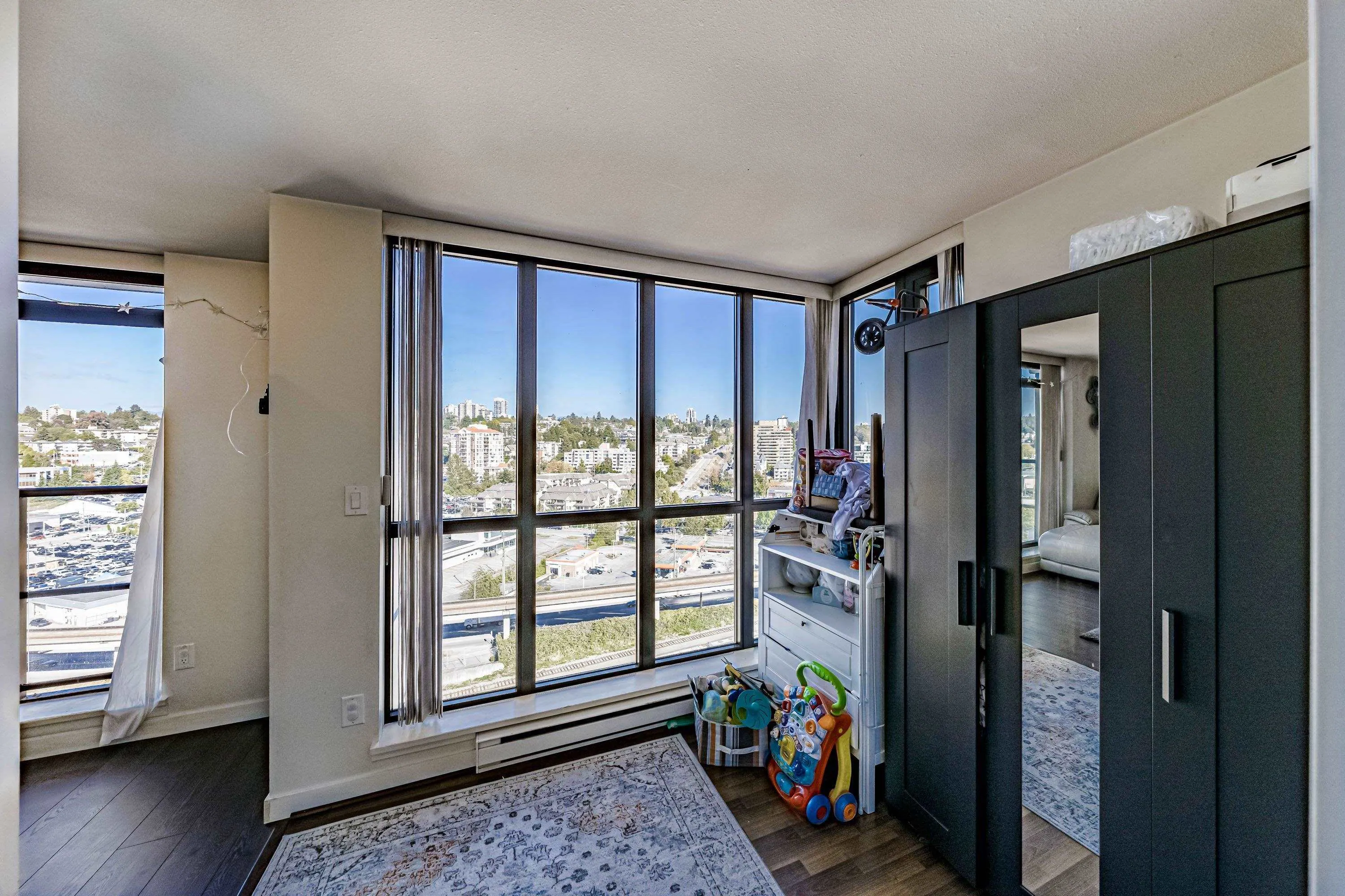 1508 1 Renaissance Square