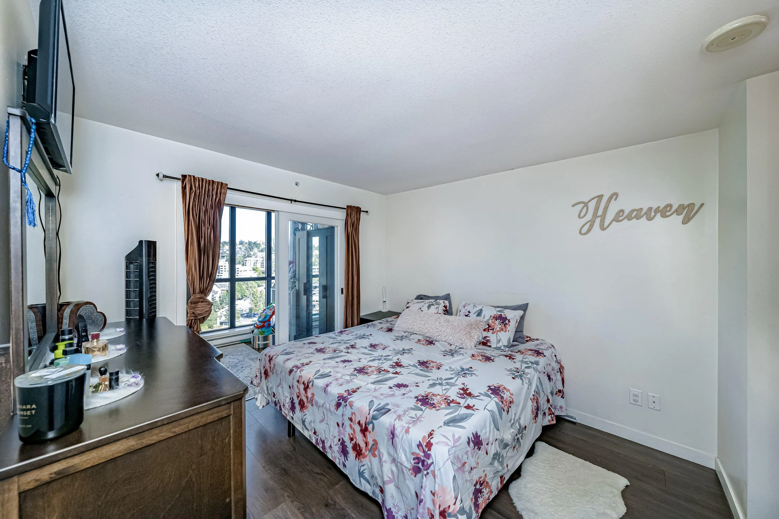 1508 1 Renaissance Square