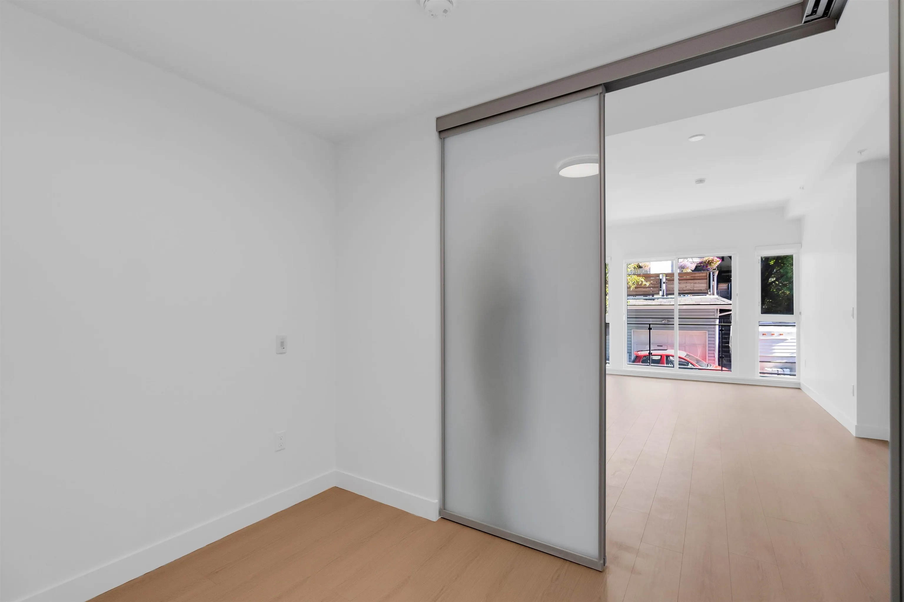2xx 422 E 3rd Street