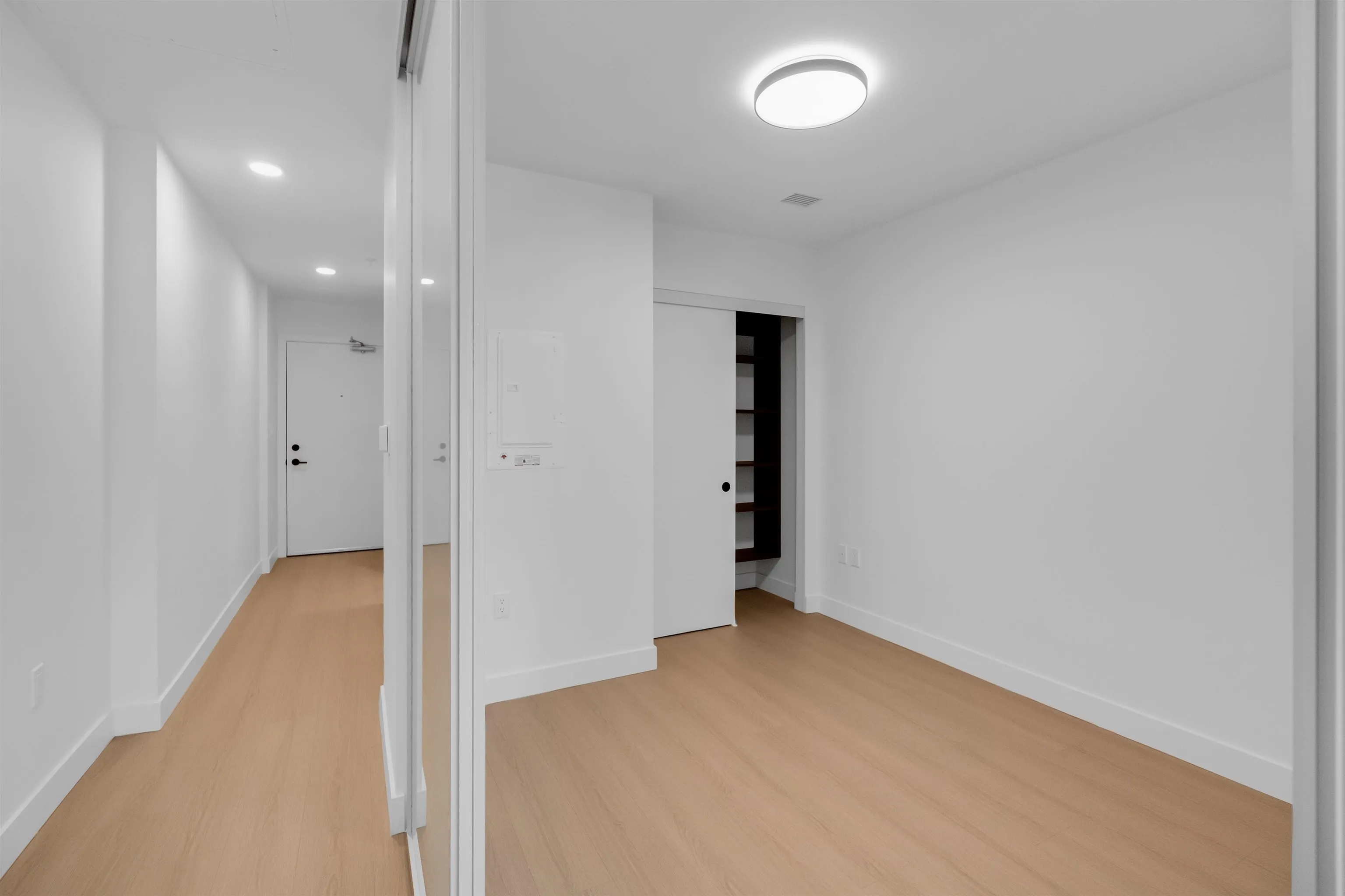 2xx 422 E 3rd Street