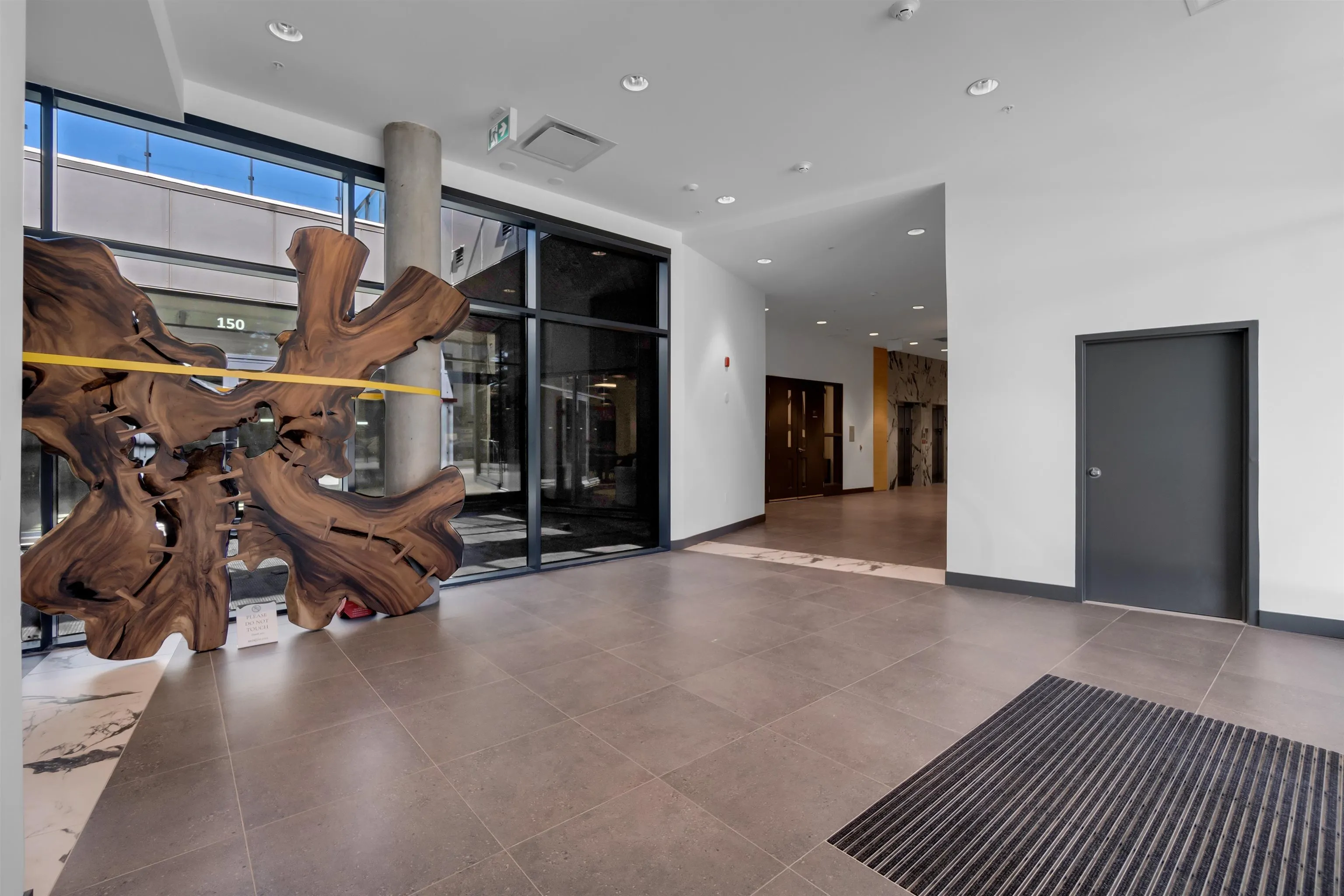 2xx 422 E 3rd Street