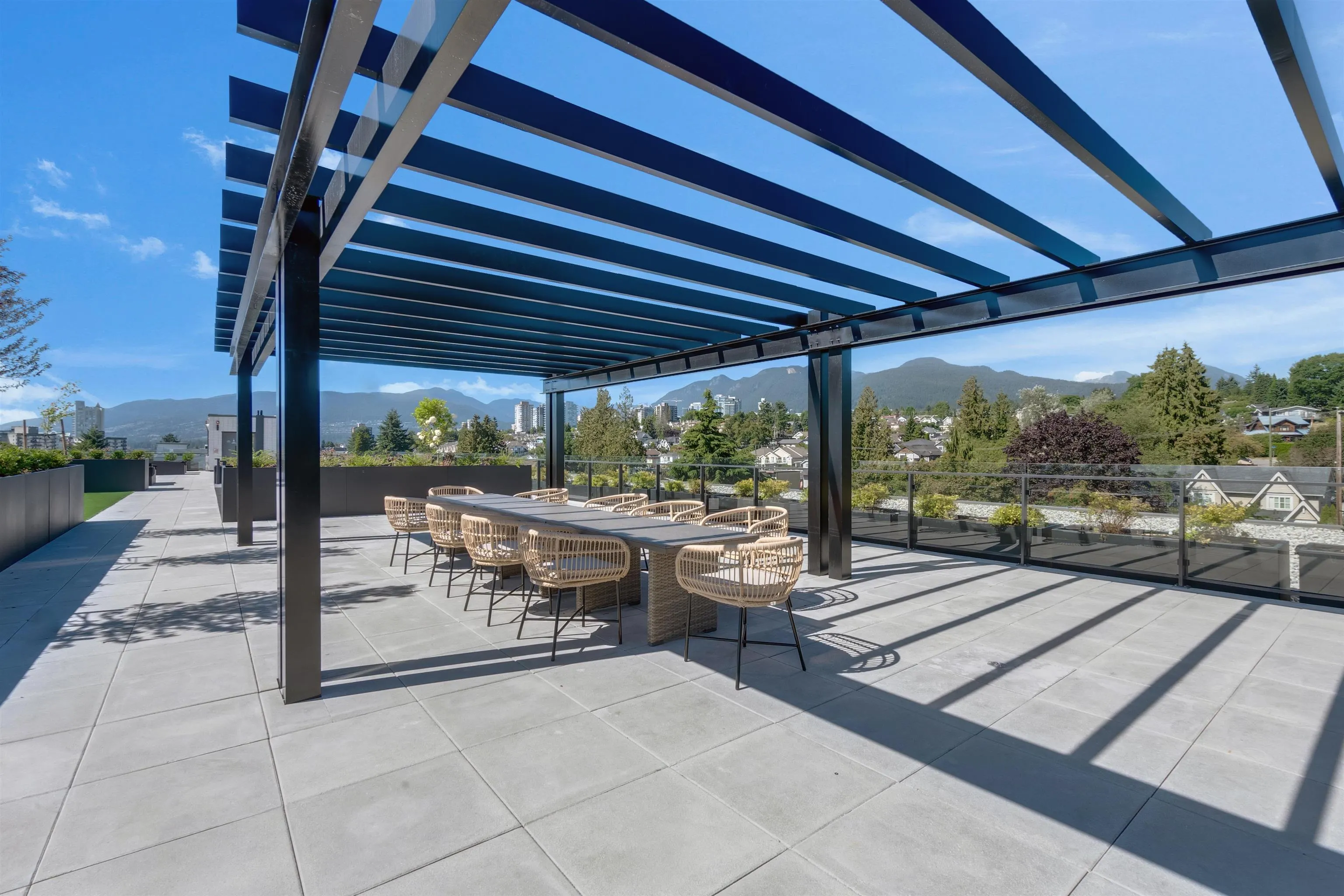 2xx 422 E 3rd Street