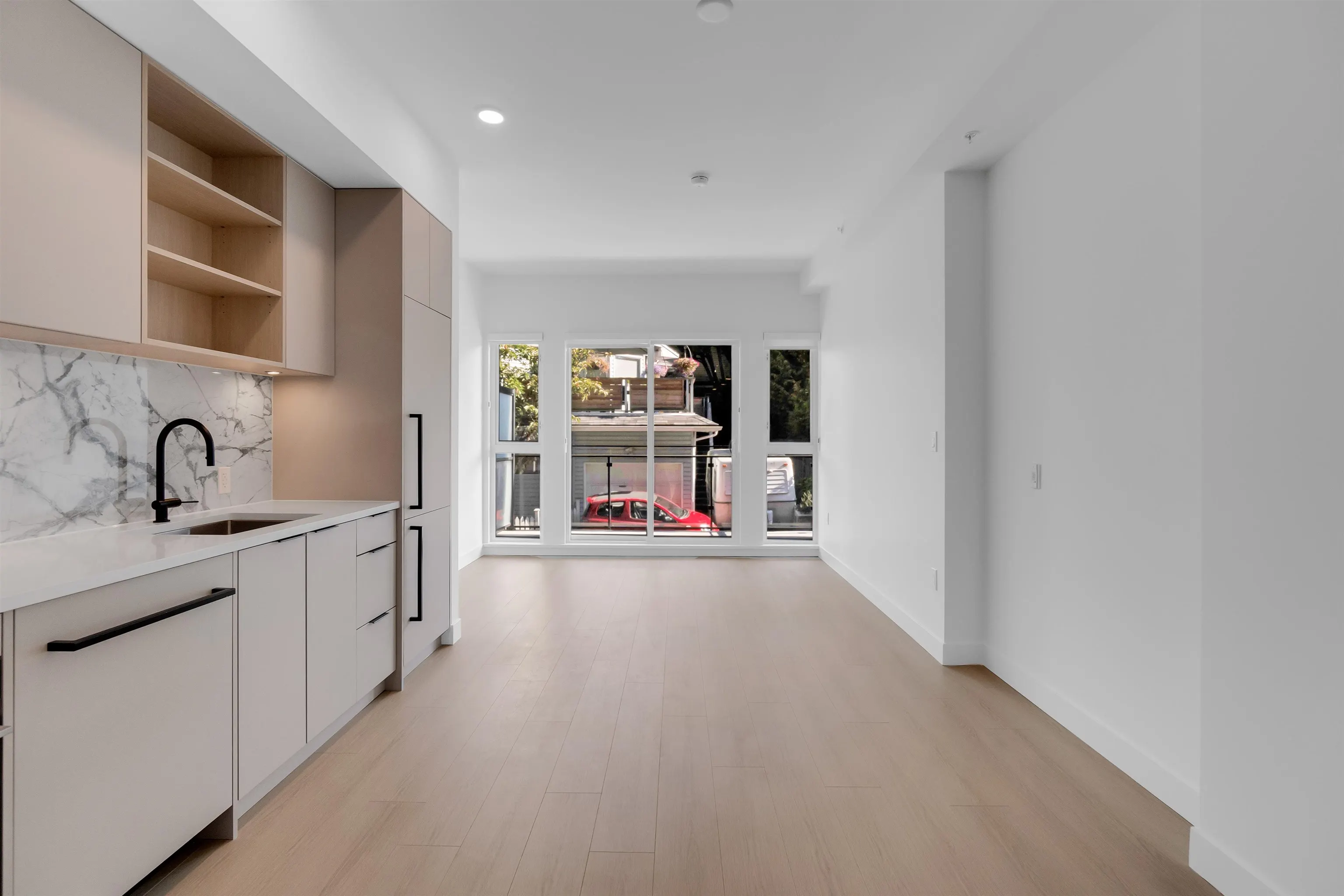 2xx 422 E 3rd Street
