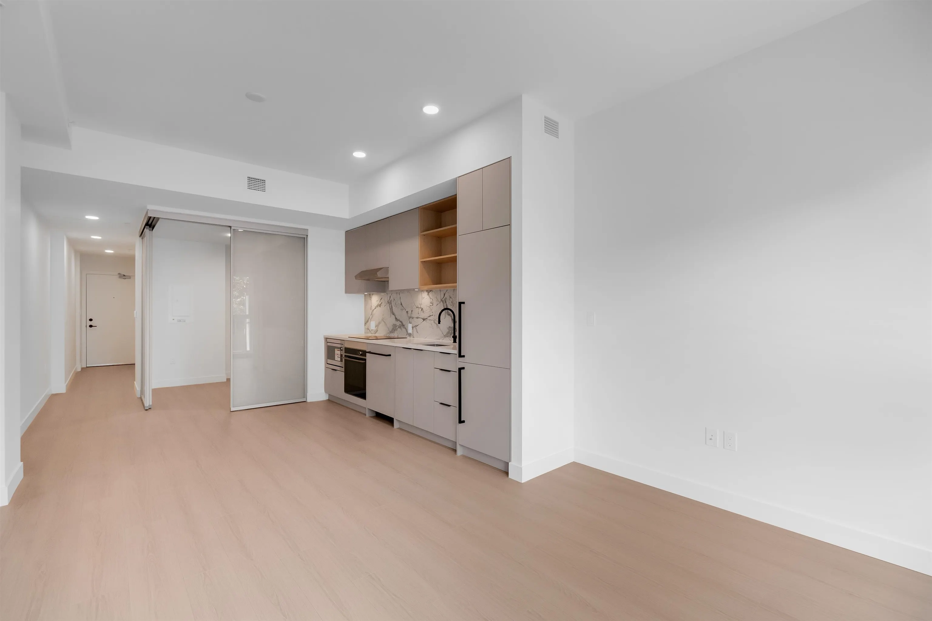 2xx 422 E 3rd Street