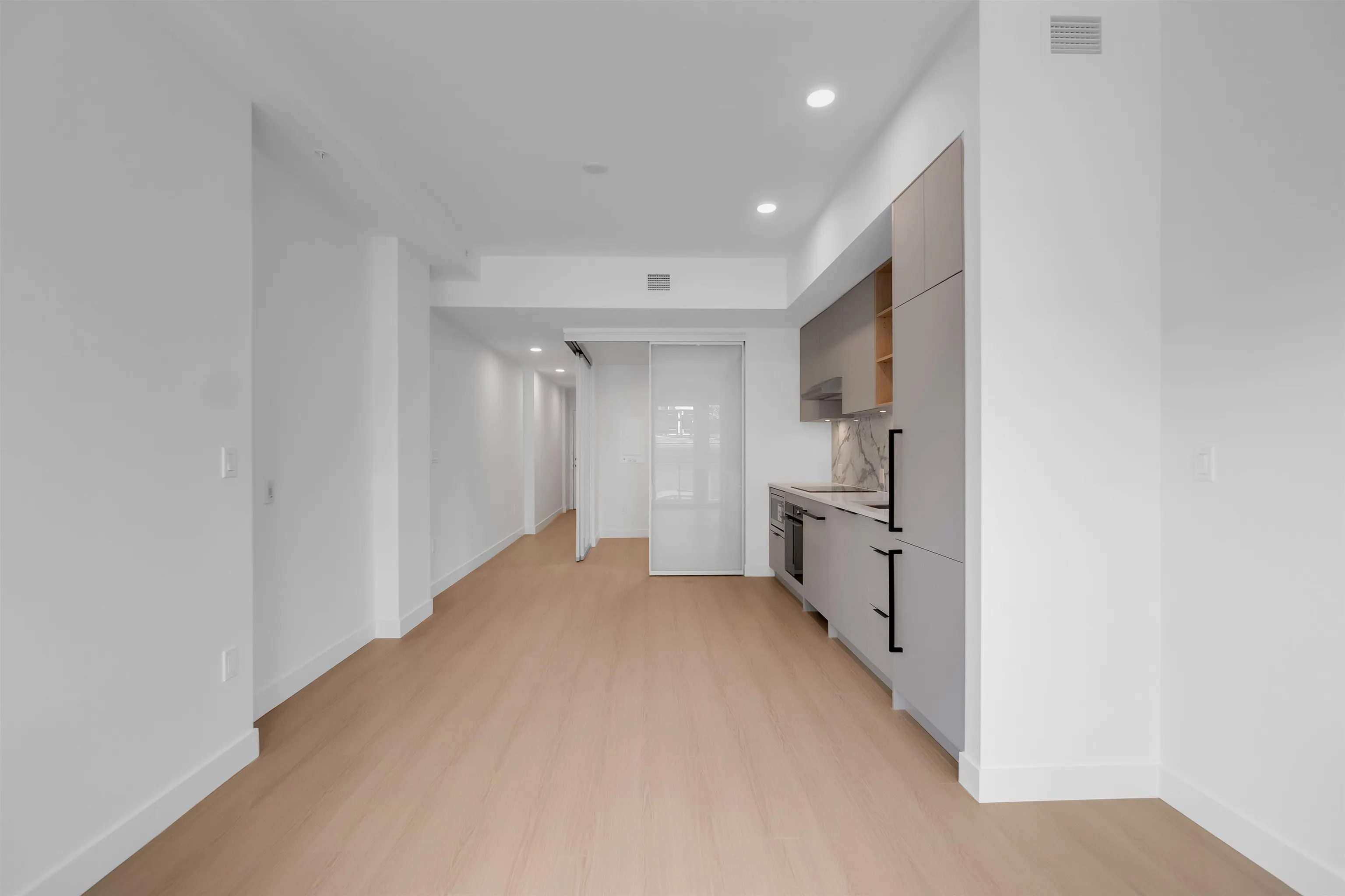 2xx 422 E 3rd Street