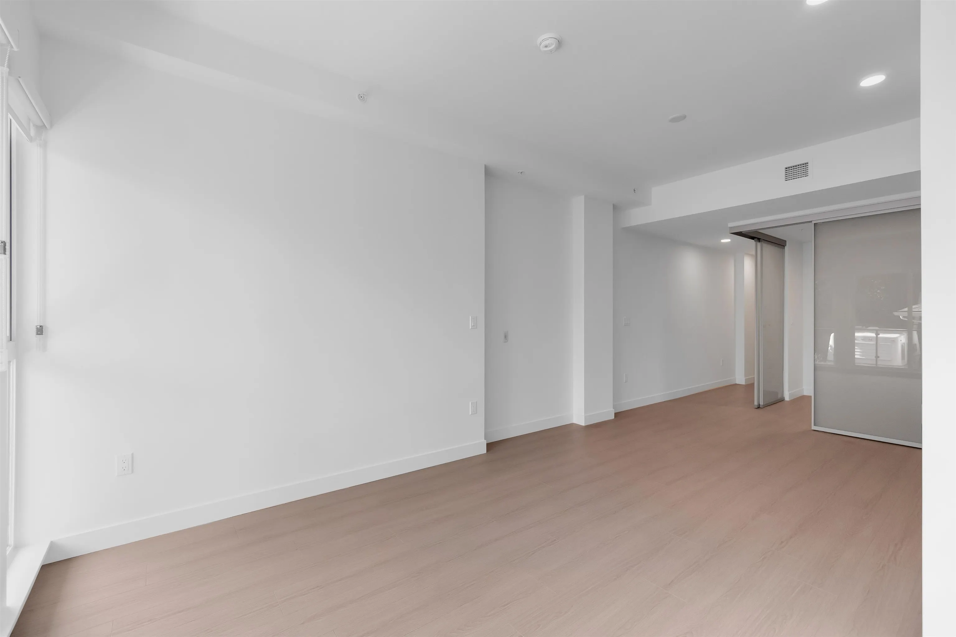 2xx 422 E 3rd Street
