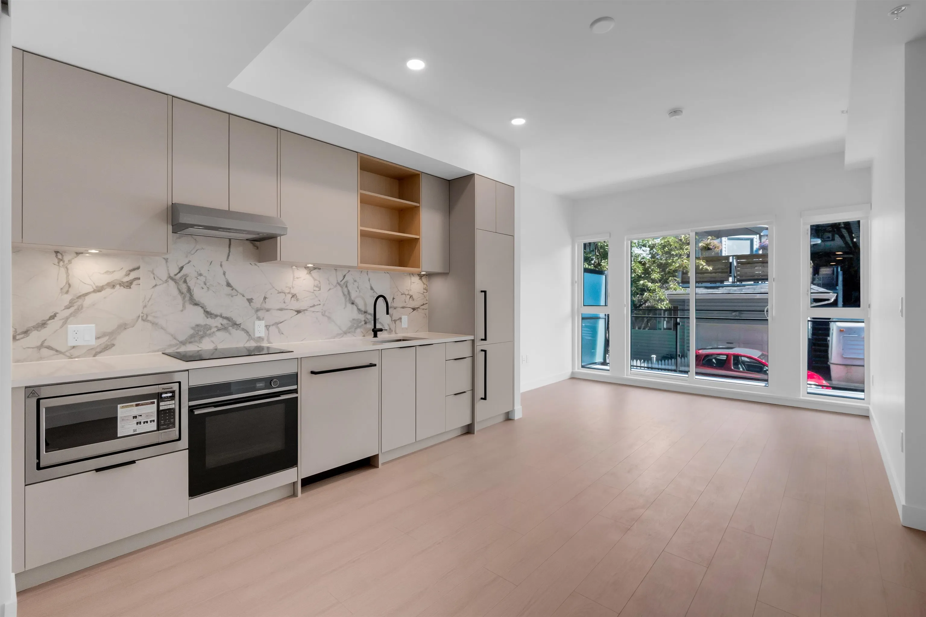 2xx 422 E 3rd Street