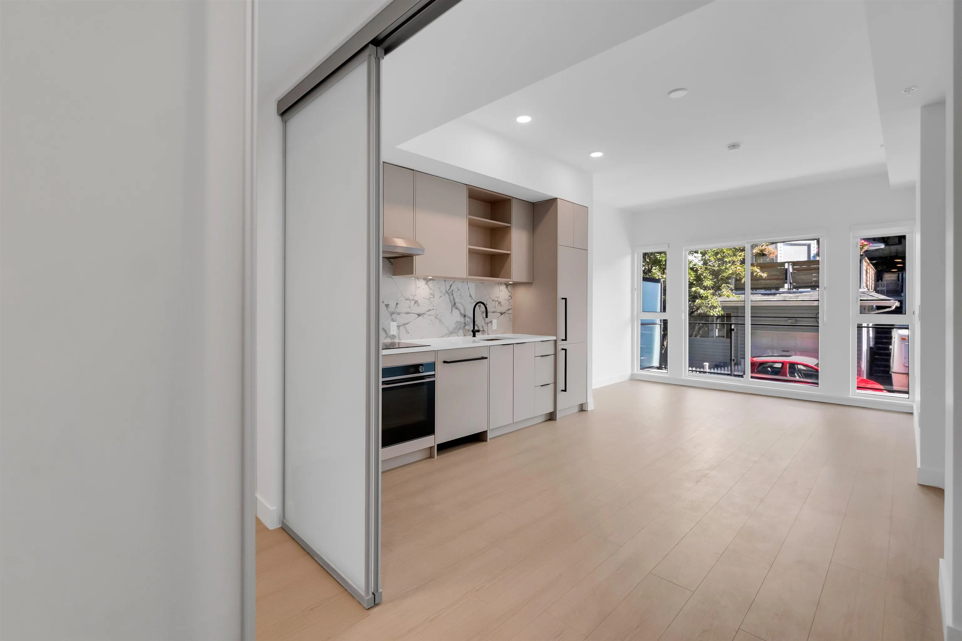 2xx 422 E 3rd Street