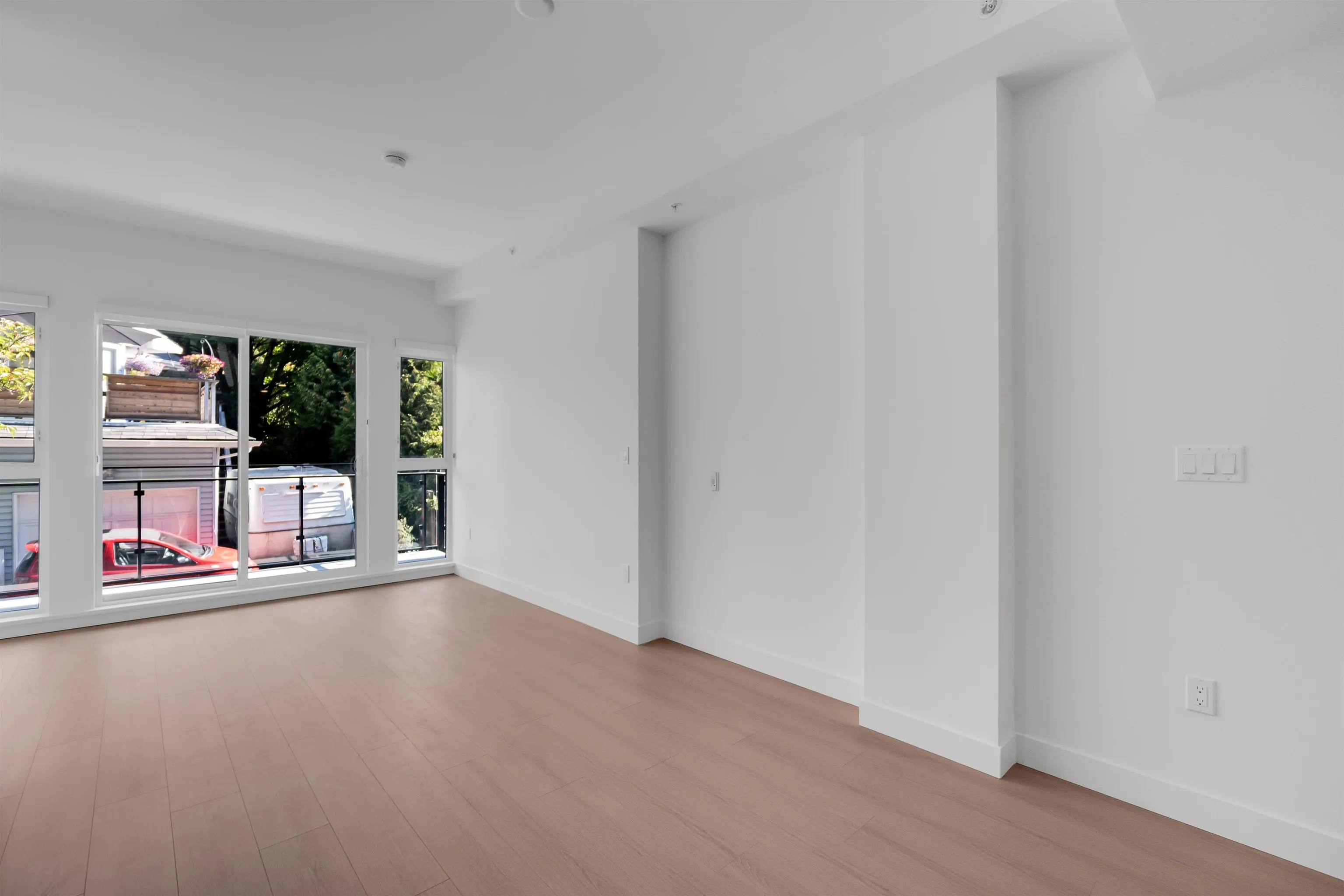2xx 422 E 3rd Street