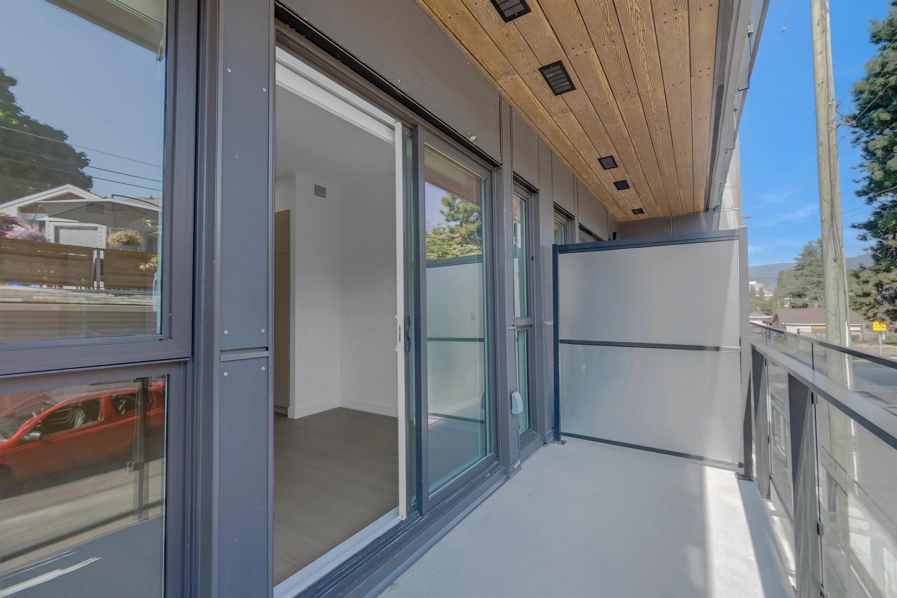 2xx 422 E 3rd Street