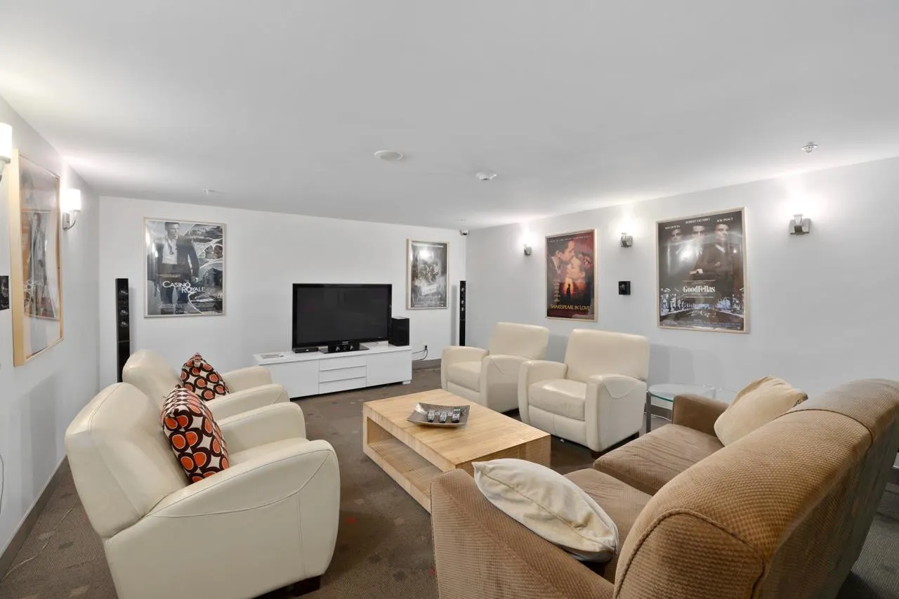 909 8033 Saba Road