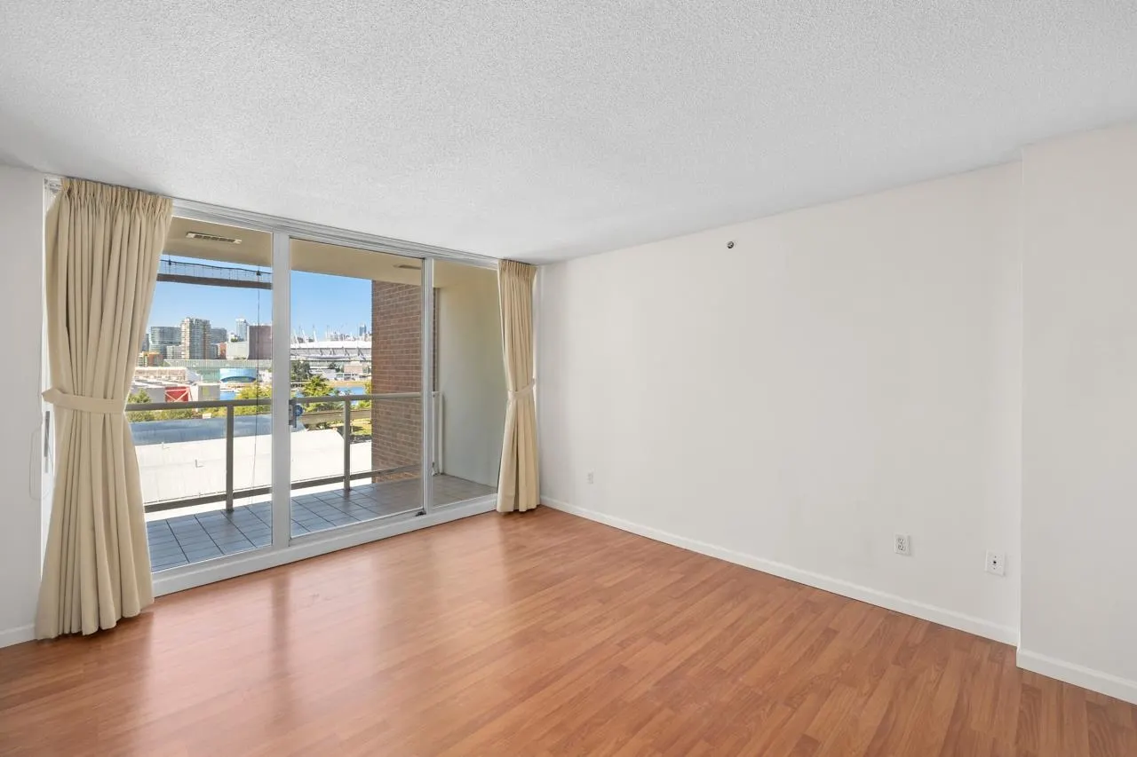 606 1255 Main Street