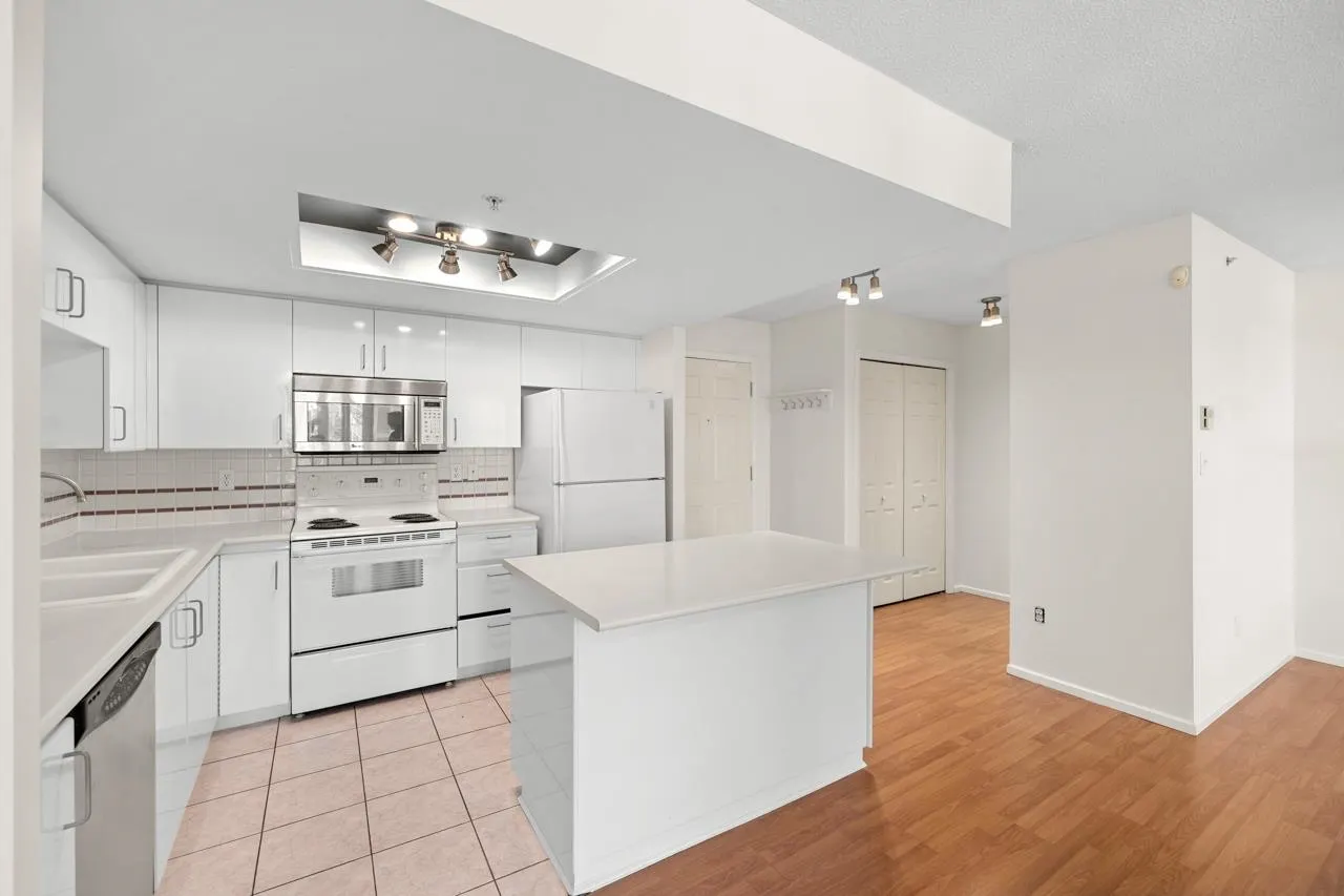 606 1255 Main Street