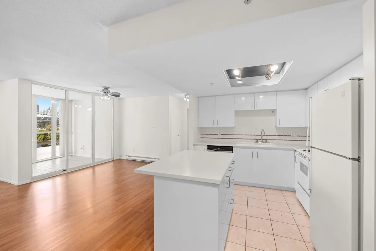 606 1255 Main Street