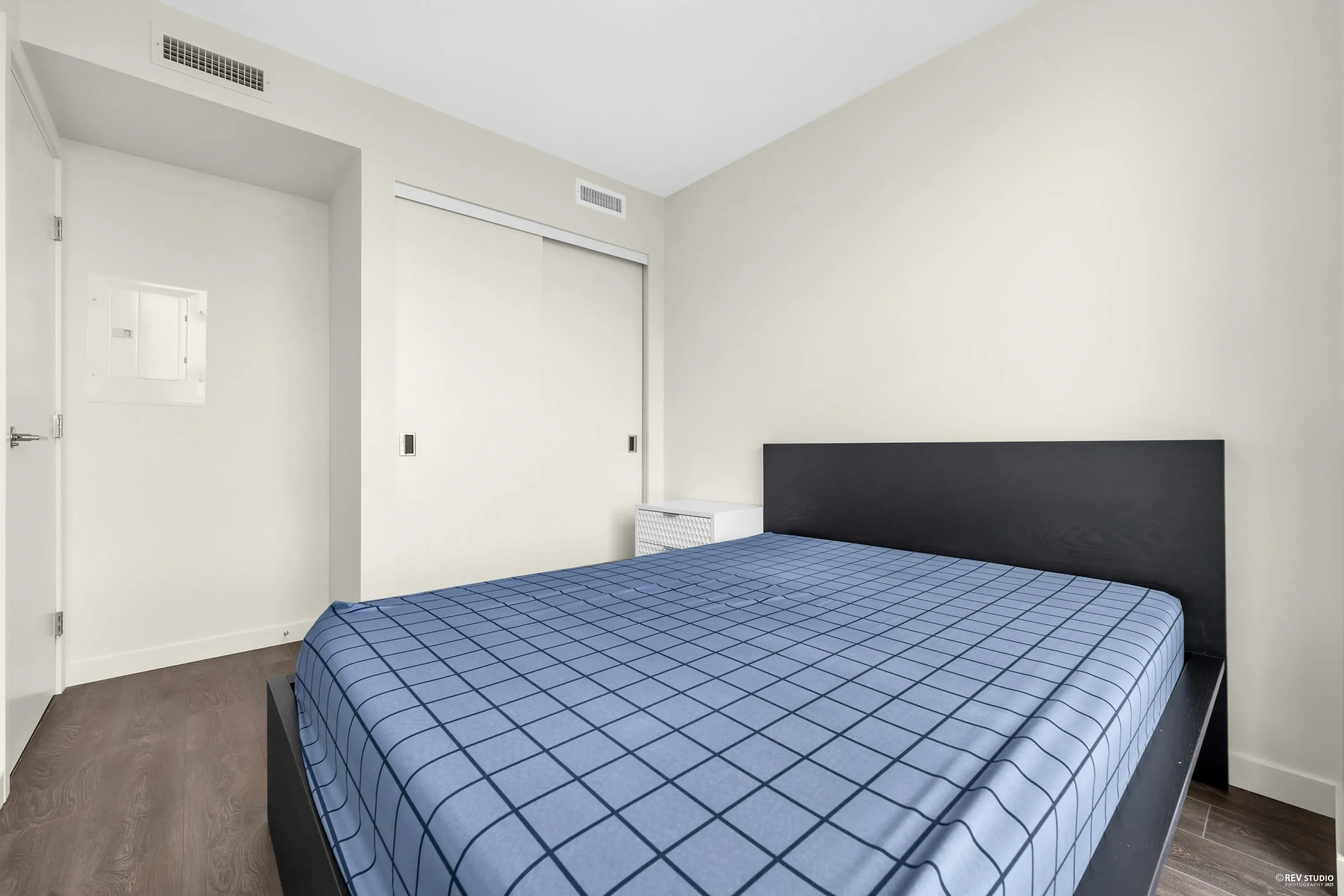 1404 6633 Buswell Street