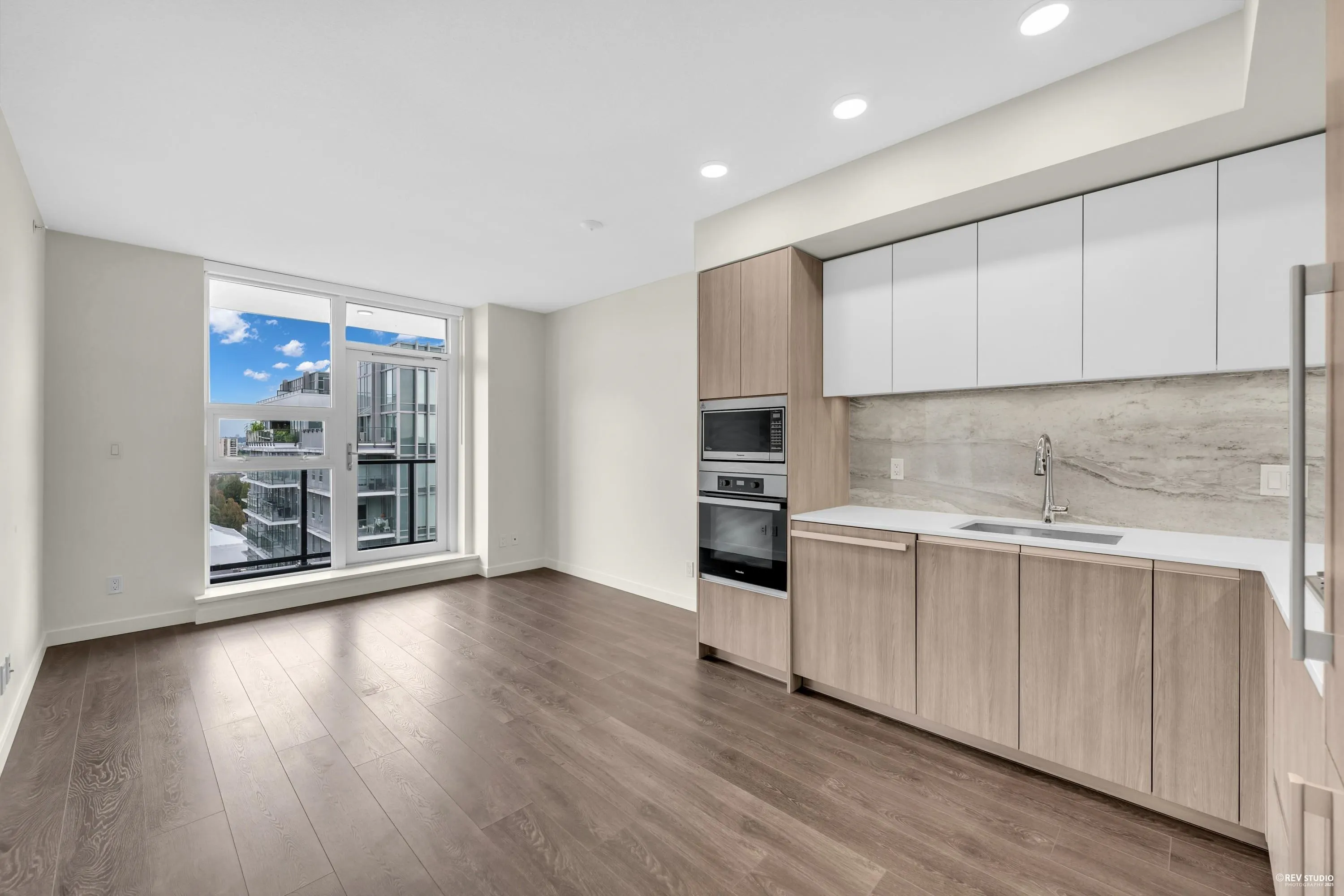 1404 6633 Buswell Street
