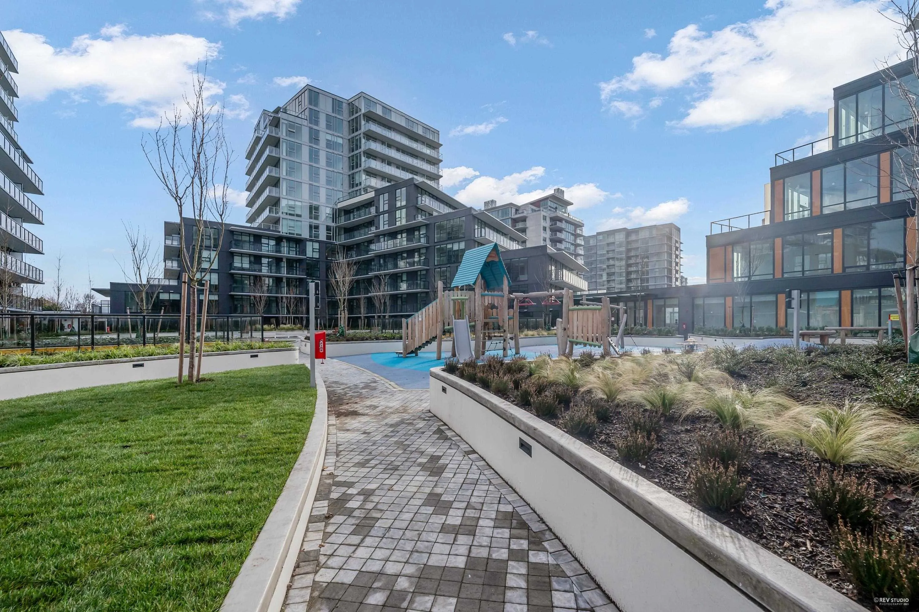 1404 6633 Buswell Street