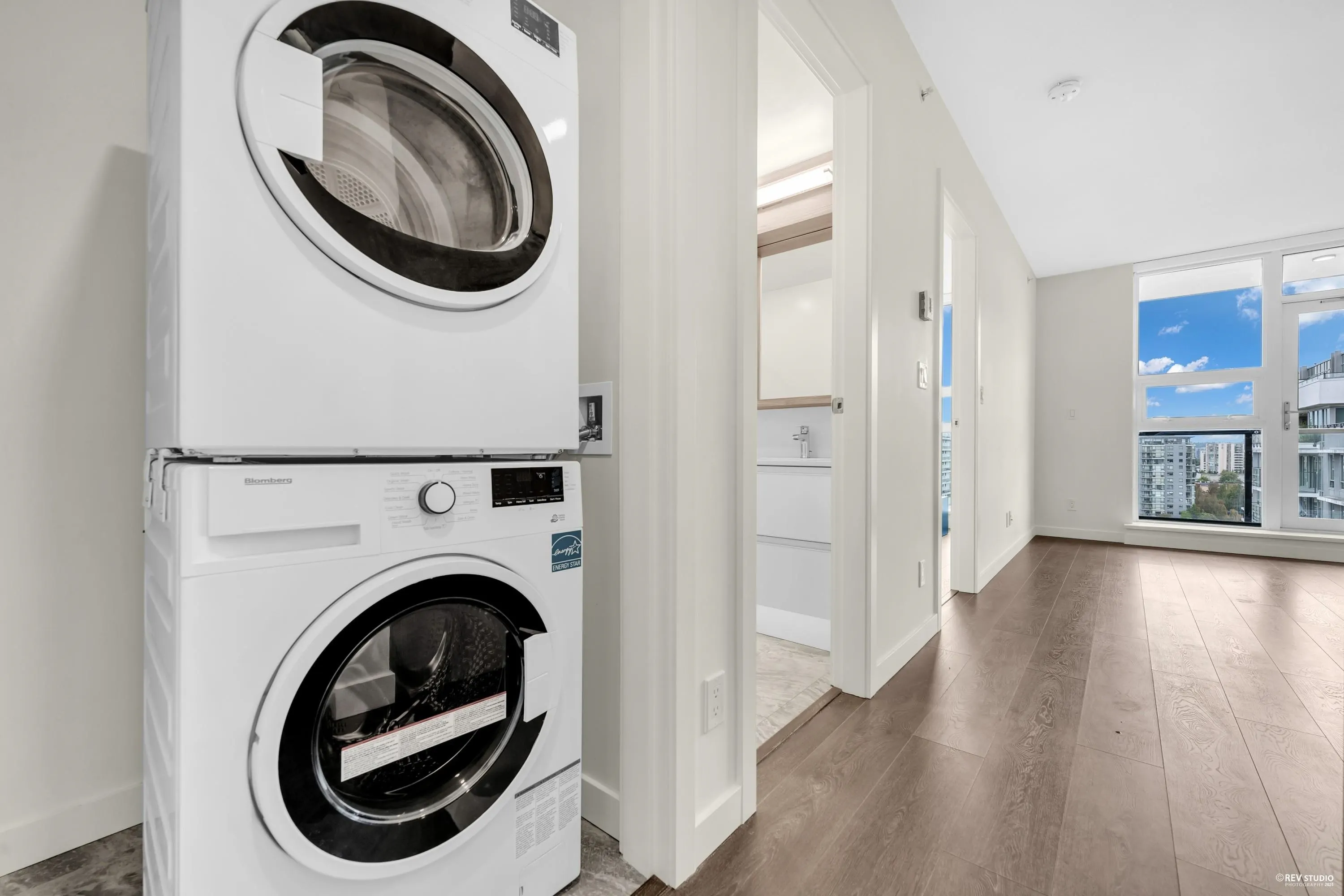 1404 6633 Buswell Street