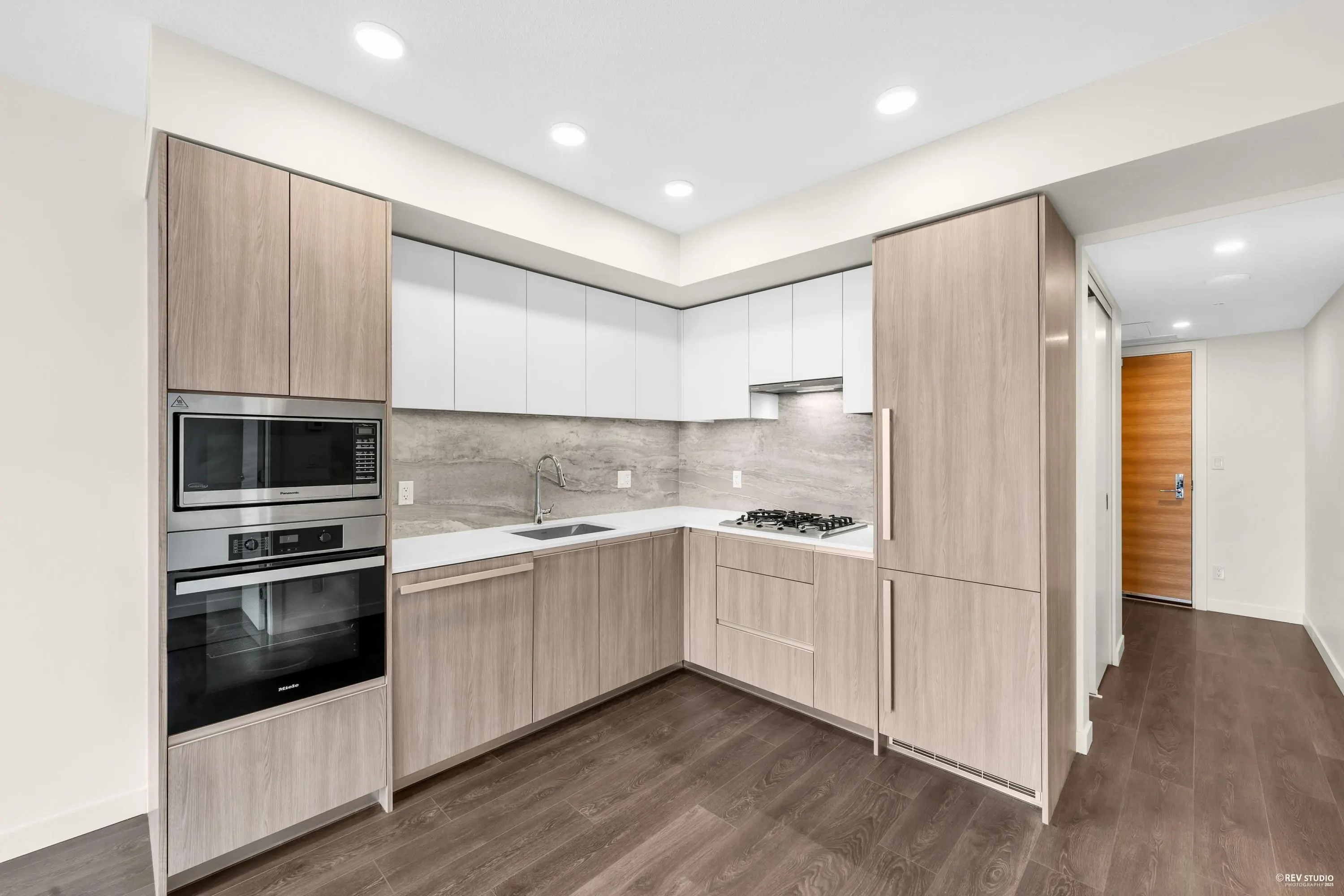1404 6633 Buswell Street