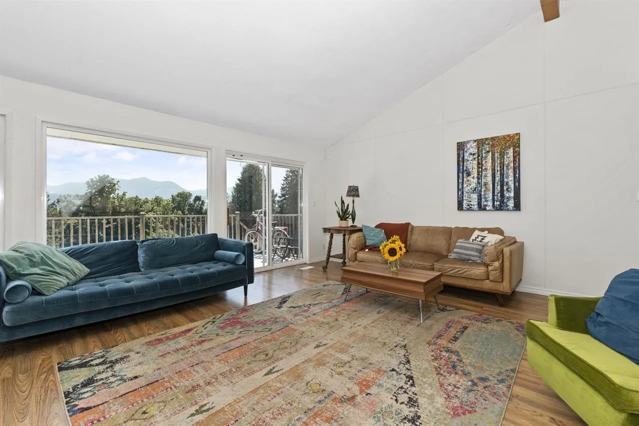 10005 Kenswood Drive