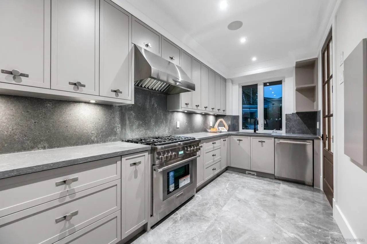 7680 Glacier Crescent