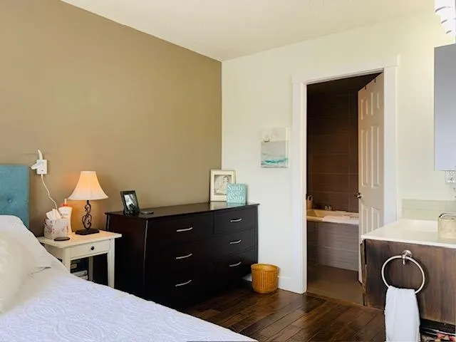 1432 View Crescent