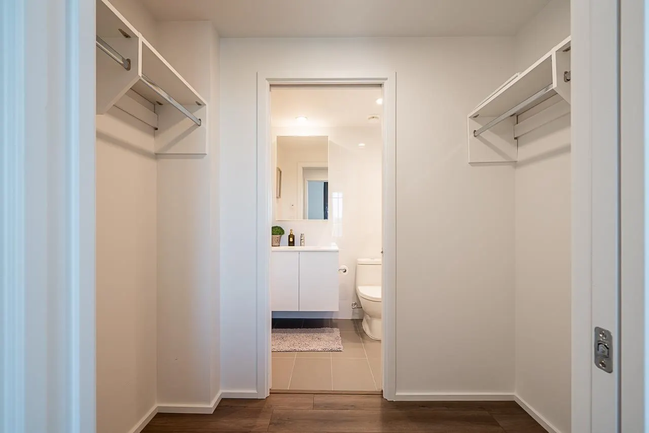 2401 3833 Evergreen Place