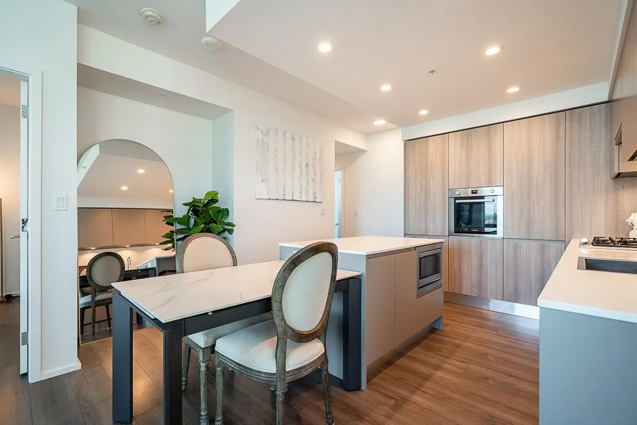 2401 3833 Evergreen Place