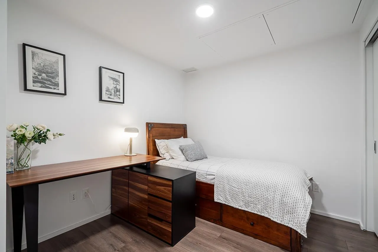 2401 3833 Evergreen Place
