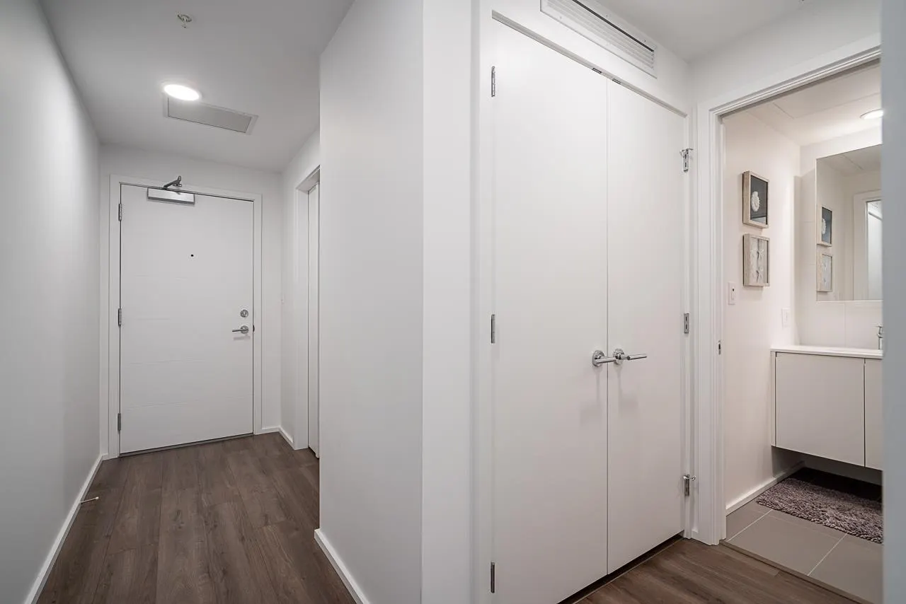 2401 3833 Evergreen Place