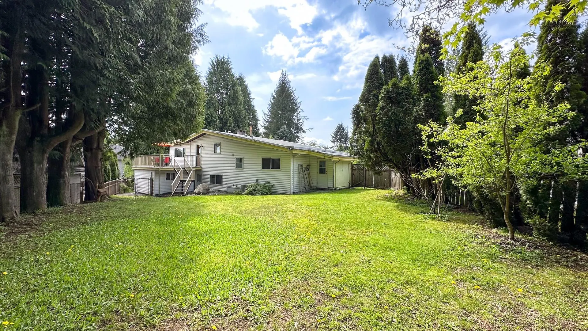 916 Glenacre Court