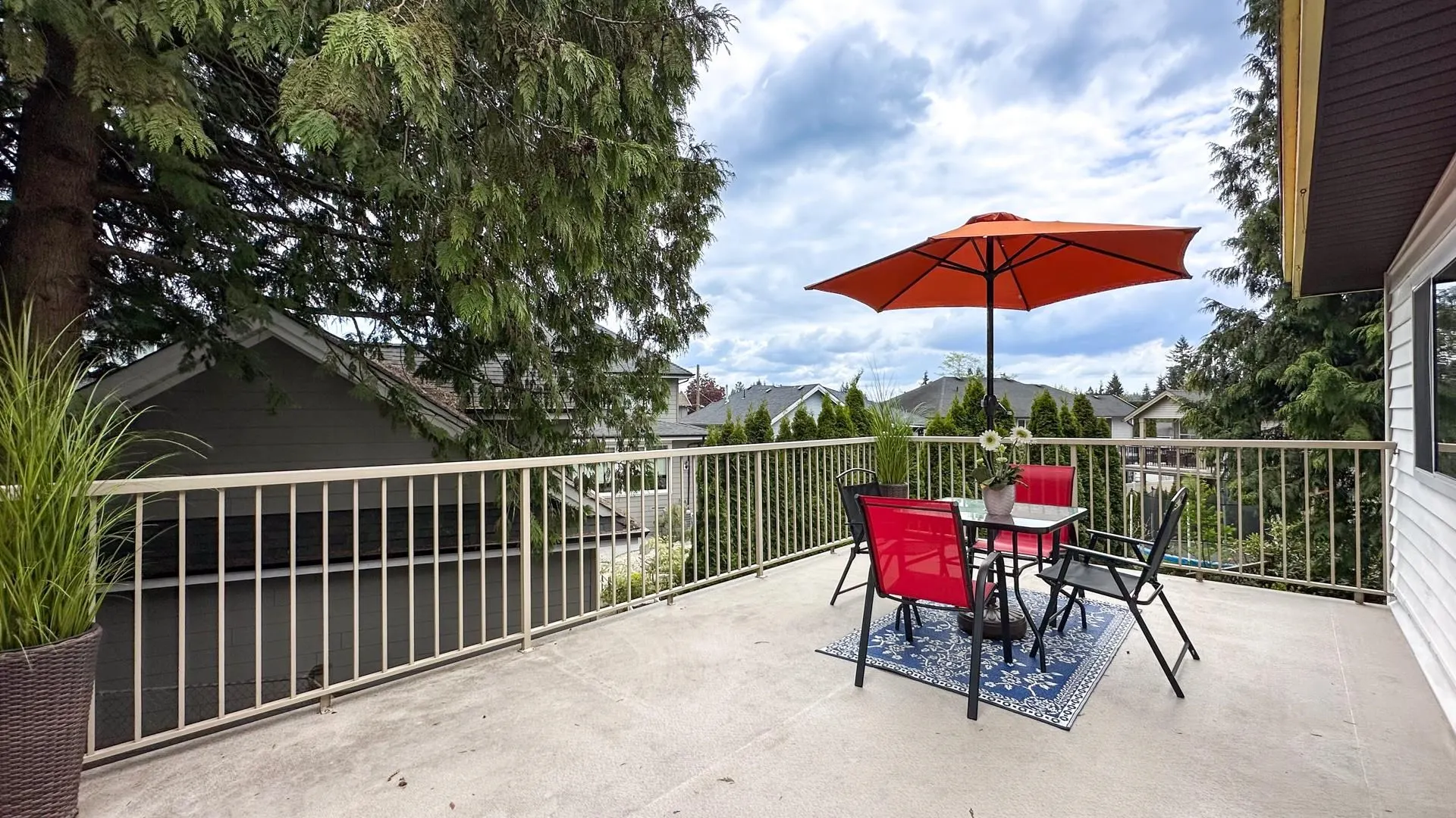 916 Glenacre Court