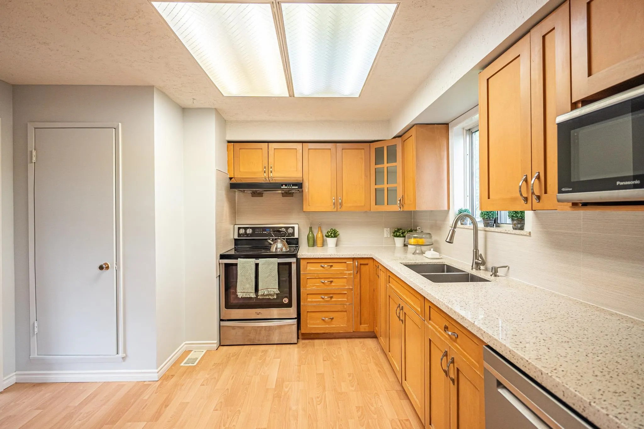 916 Glenacre Court