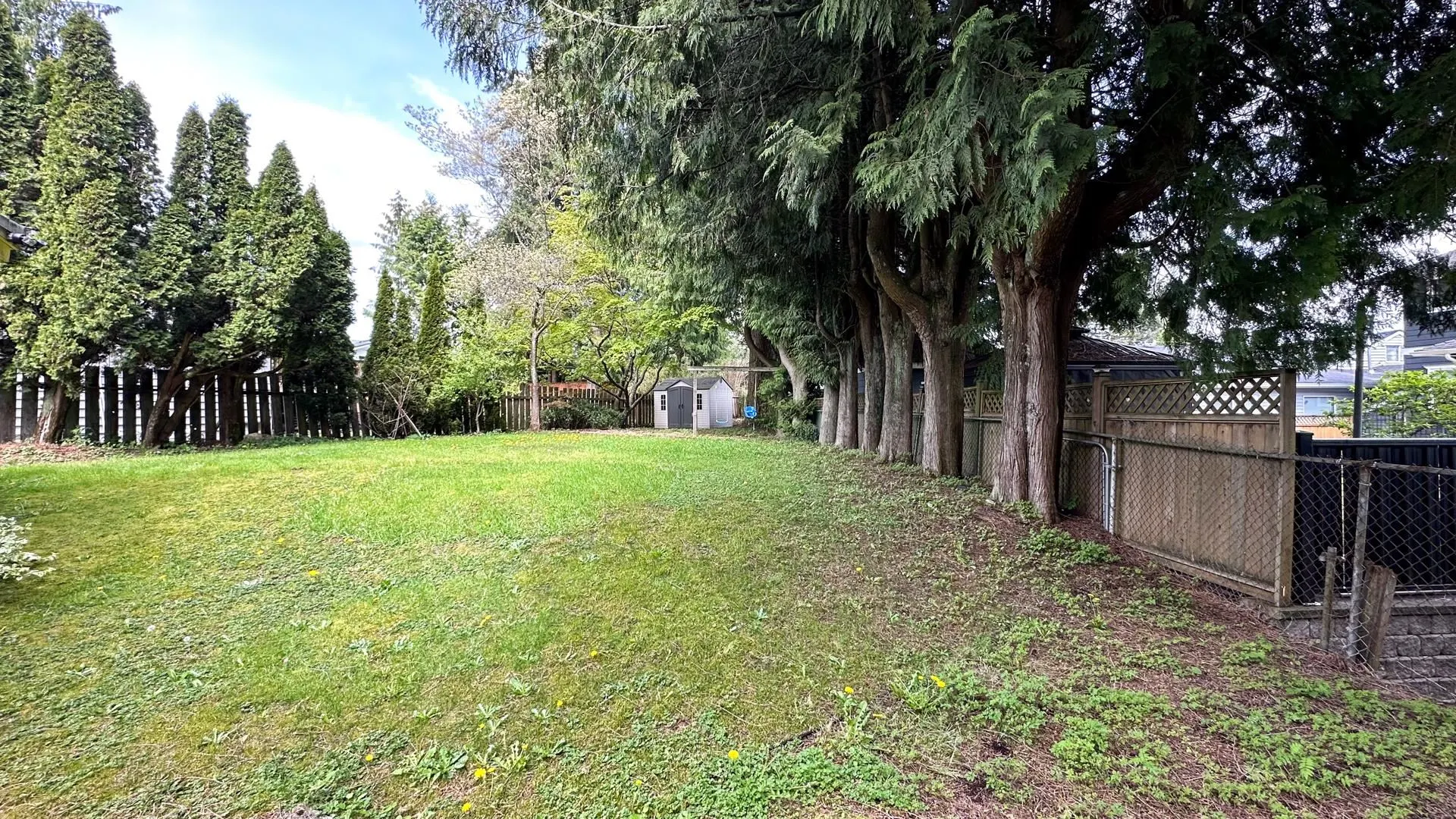 916 Glenacre Court