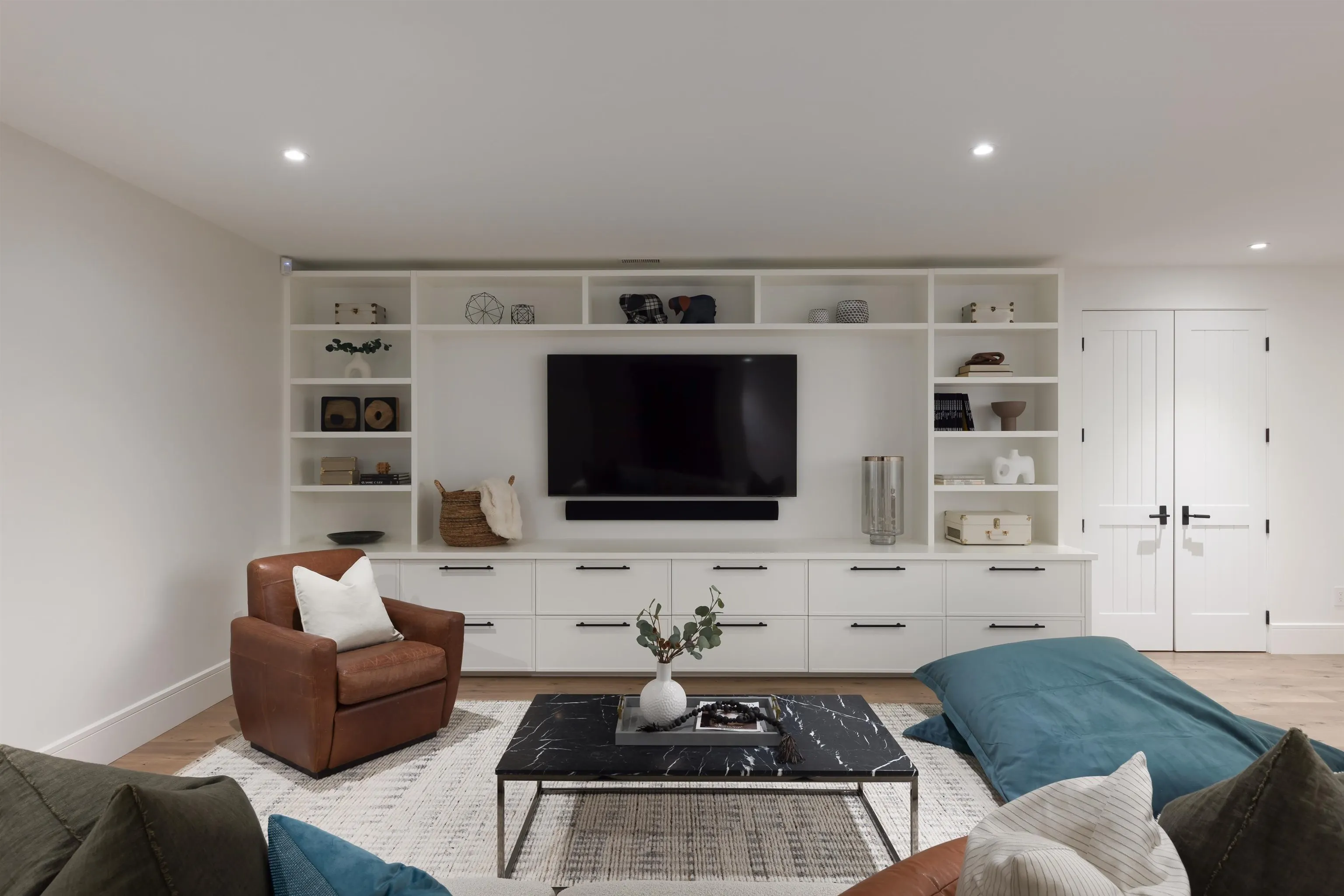 2902 Crescentview Drive