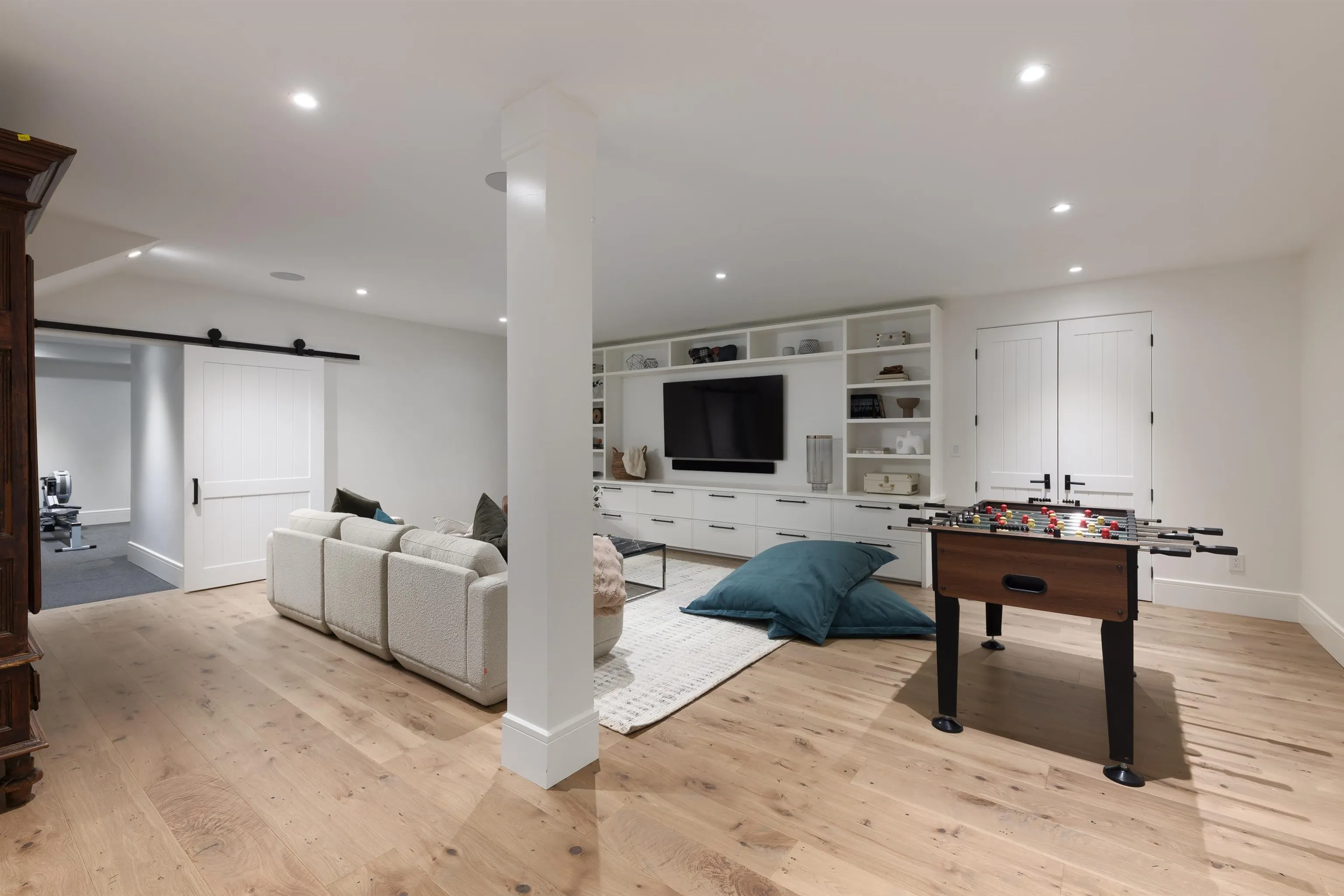 2902 Crescentview Drive