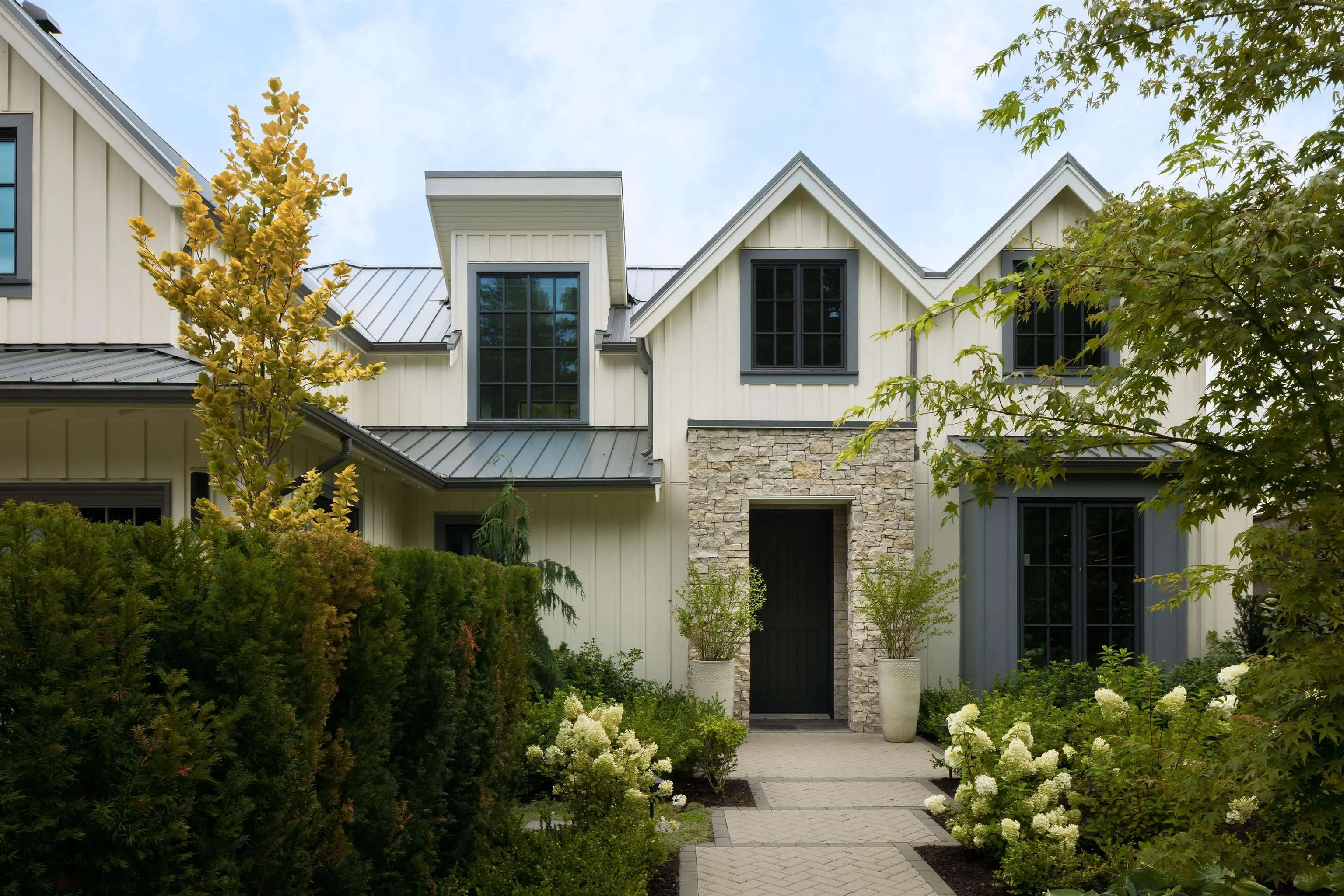 2902 Crescentview Drive