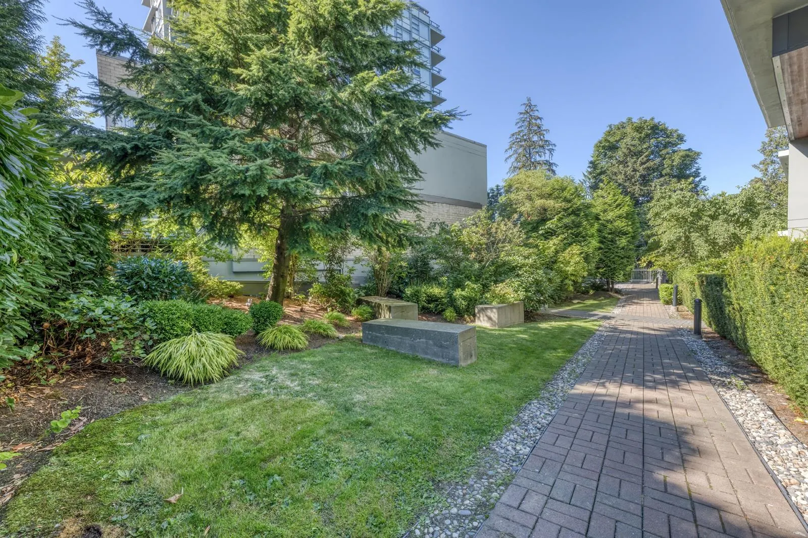 307 9222 University Crescent